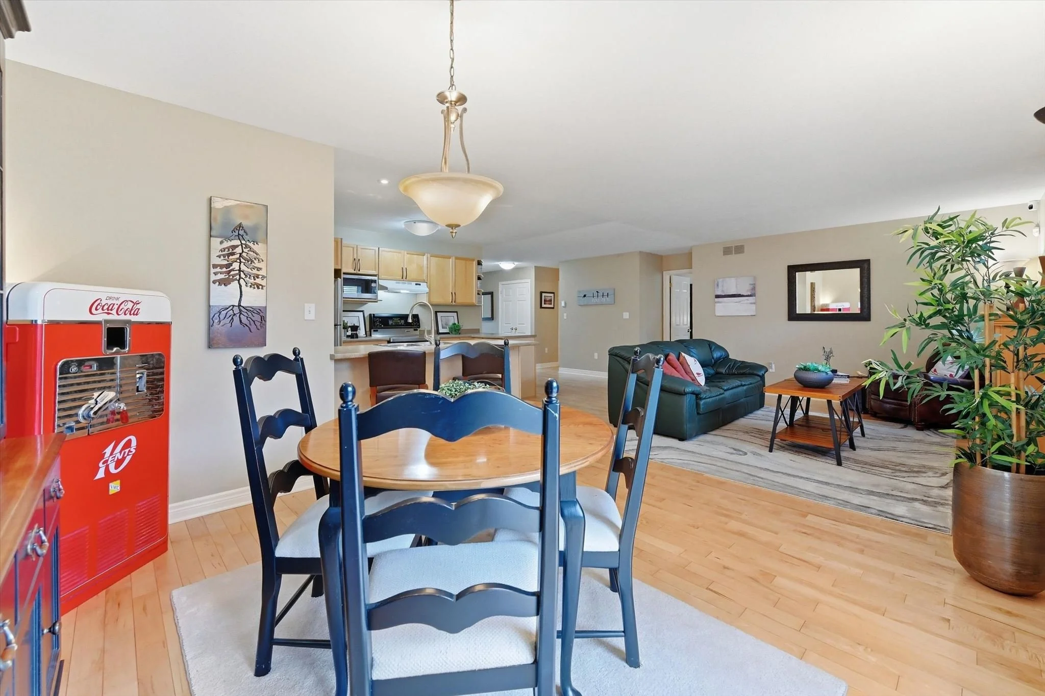17-44 Thorold Ave-017.jpg