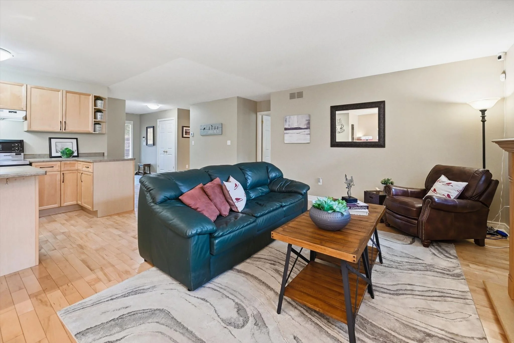 14-44 Thorold Ave-014.jpg