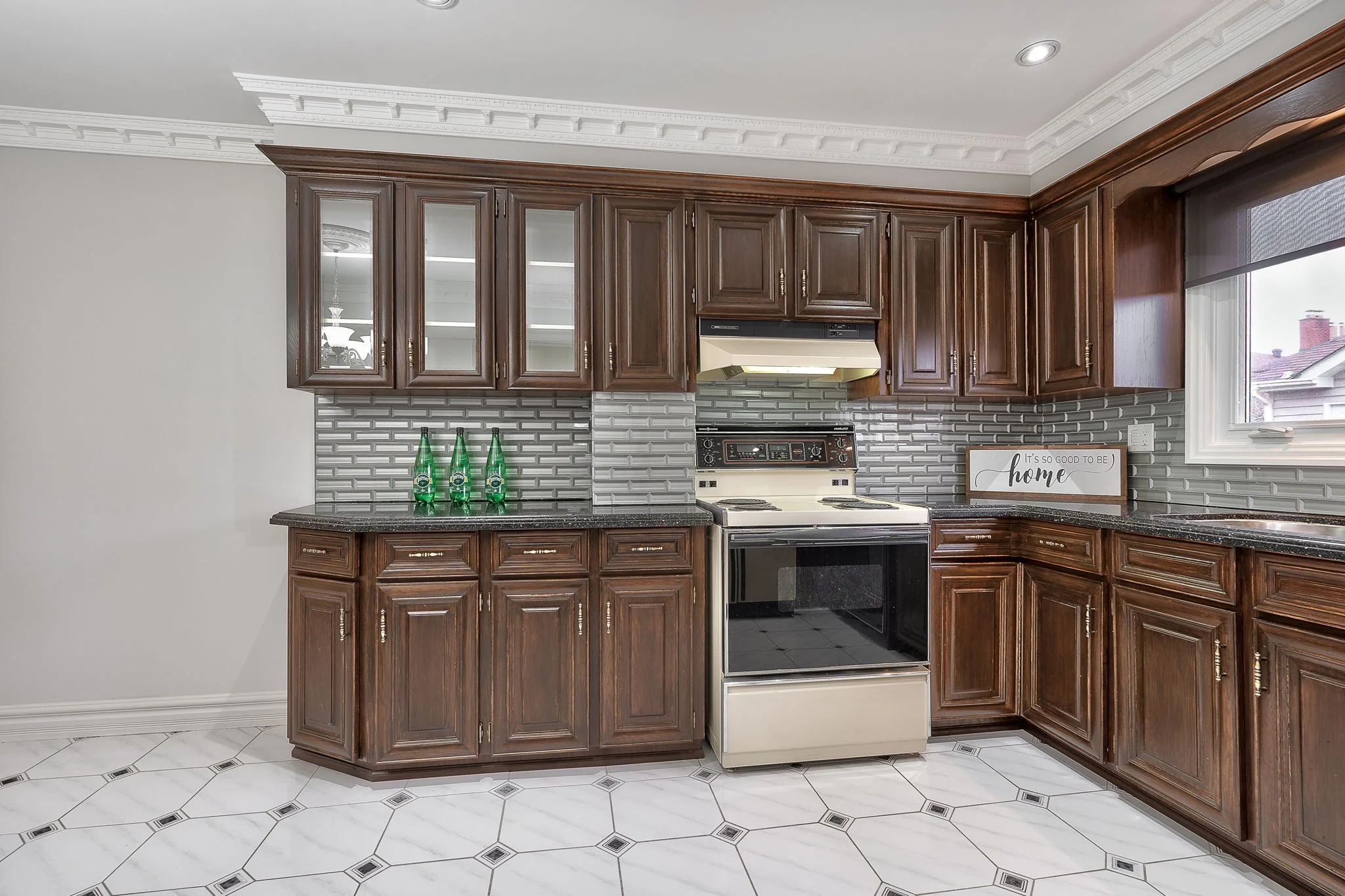 2581 Cynara Road - Kitchen 3.jpg