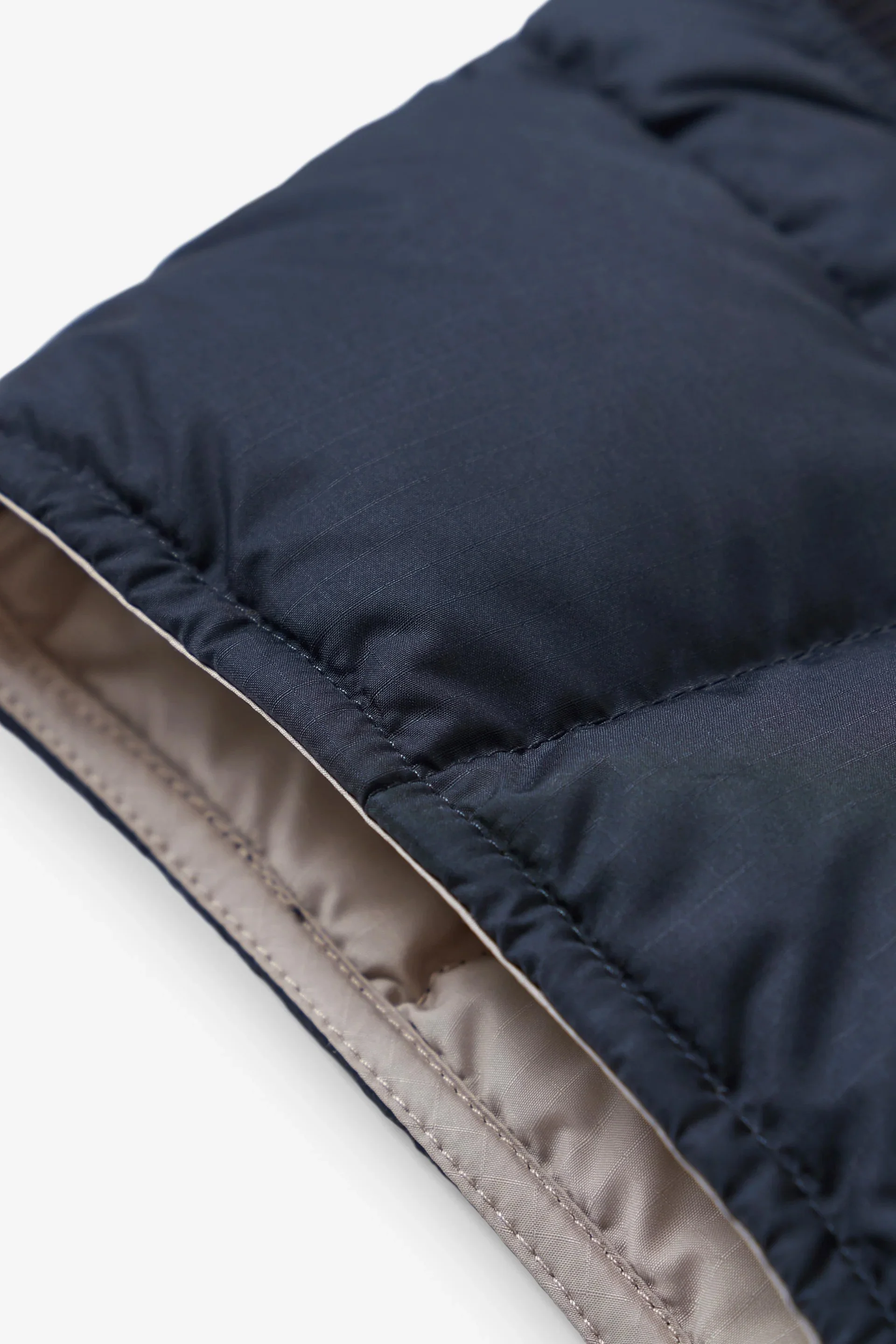 JJJJ_EB_NAVY_VEST_DETAIL_02_03b6fccf-e1d5-4ef7-bd01-737a932bc9b2.jpg