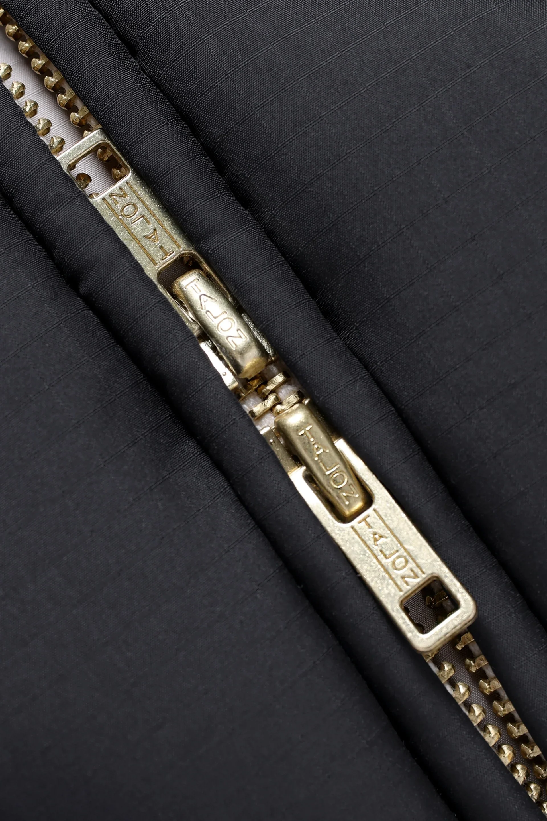 EDDIE_BAUER_BLACK-12_97ecdb13-a1a6-4612-9f5a-102167773d3e.jpg