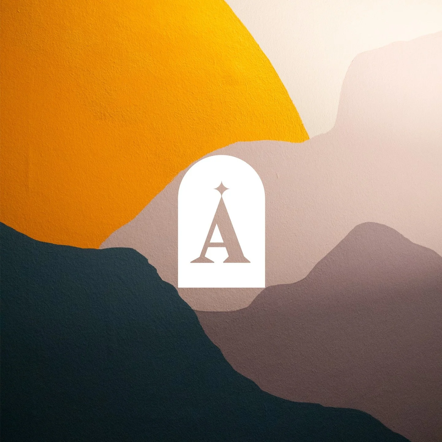 London coworking just off the Strand &mdash; a daytime venue for your writing, working, filming, and more. 👀

To all TTRPG geeks, roleplay artists, board game obsessives, and creatives of all stripes &mdash; whether you&rsquo;ve been playing D&amp;D