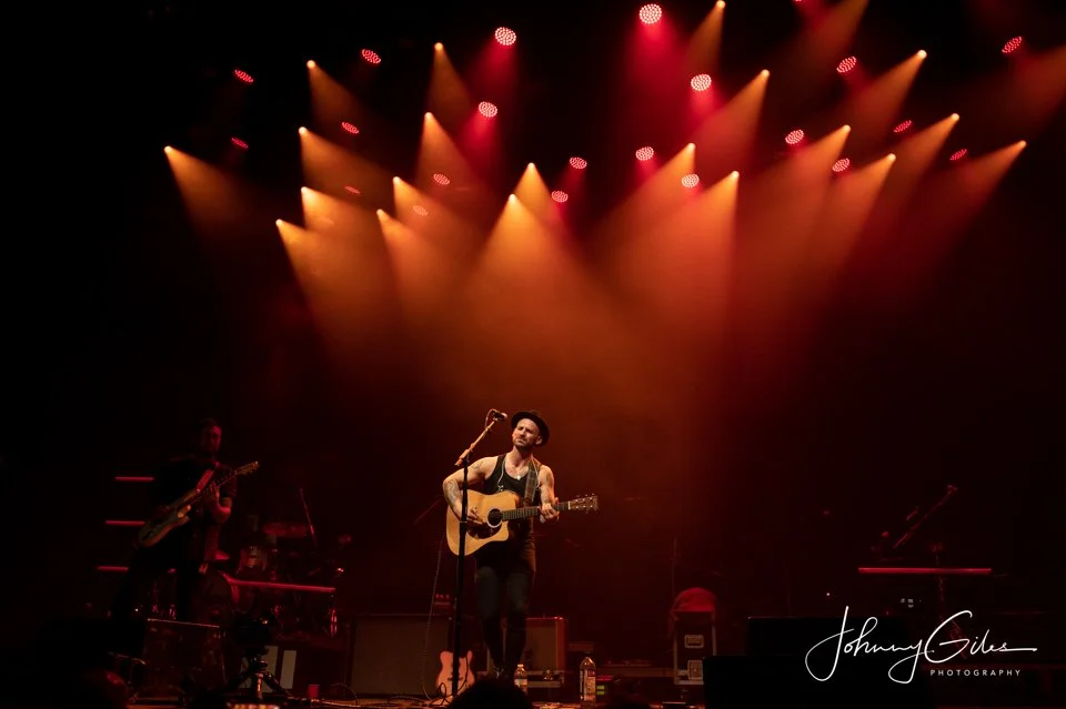 David Archibald&nbsp;Creates a Reflective, Worship-Driven Night at the Ryman