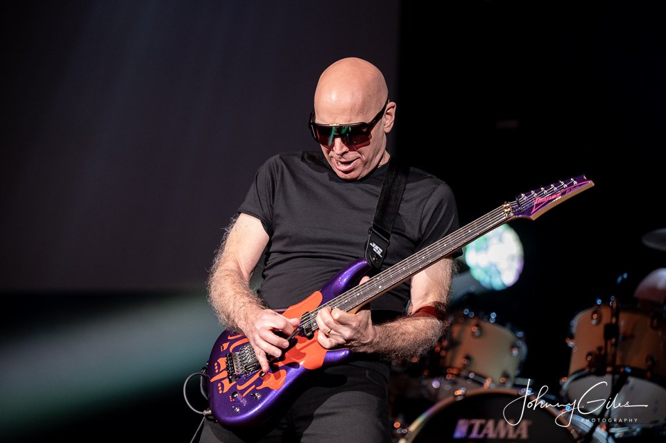Joe Satriani&nbsp;Delivers a Virtuosic, Song-First Performance at the Ryman