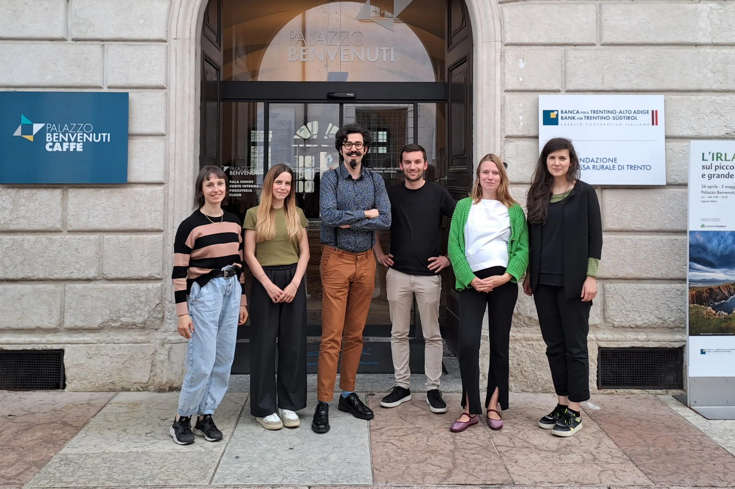 Gianmarco Pallaoro con i vincitori del bando CALLHUB 2.0 a Palazzo Benvenuti, Trento