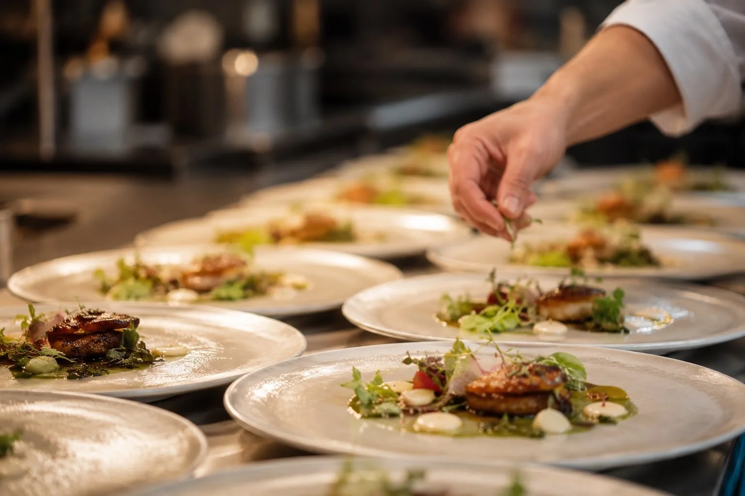 La gastronomía, también dirige bodas.