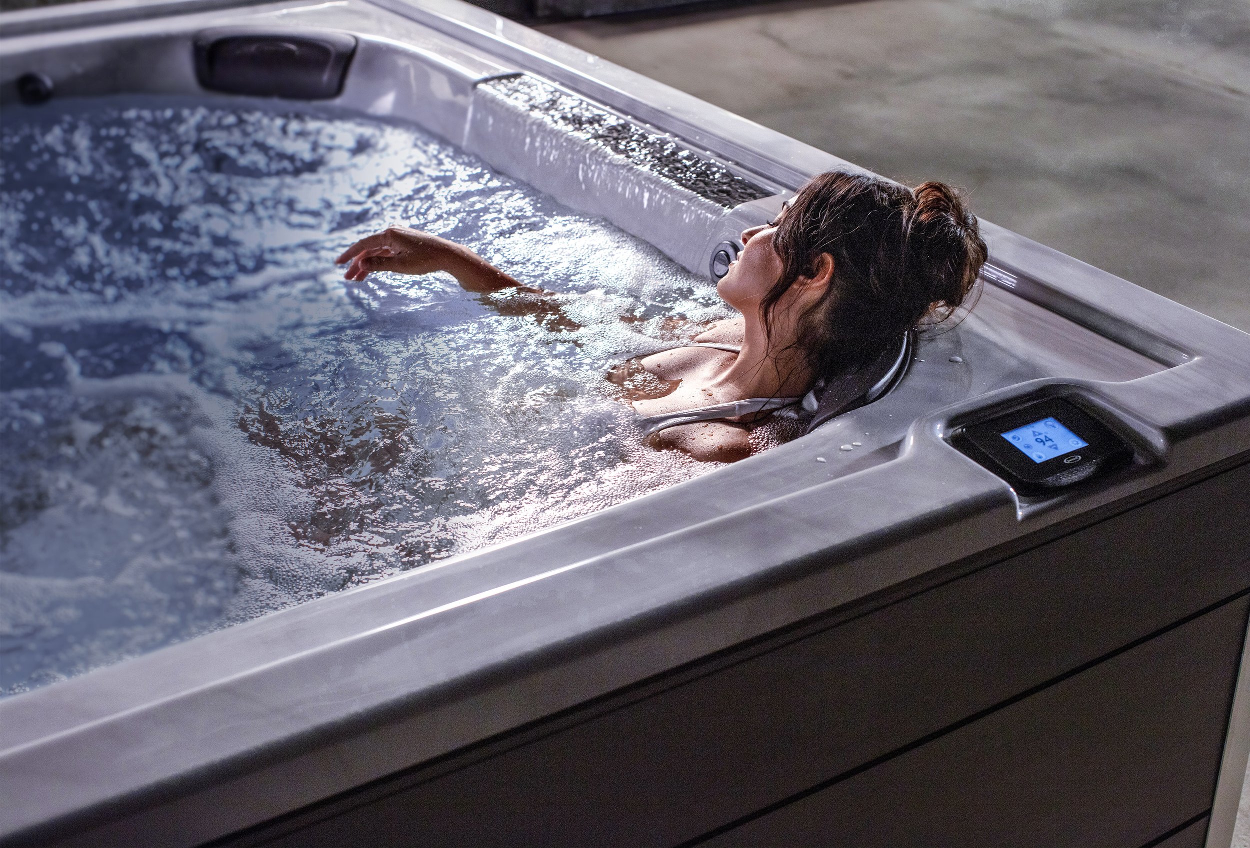 JHT_JLXL_Detail_Woman_Relax_alt_v2_small.jpg