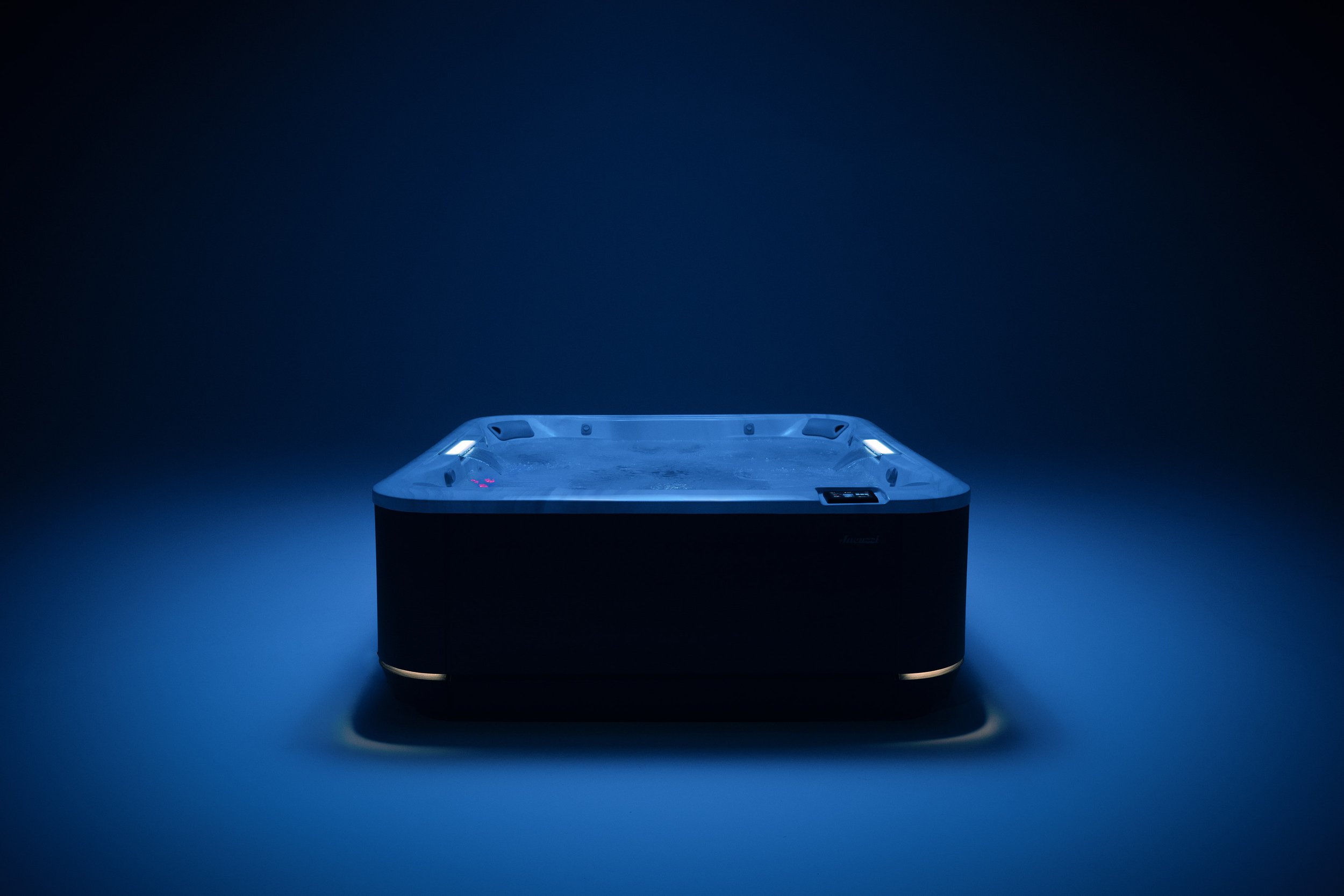 2025_08_13_Jacuzzi_J5_0907-V3_Smaller.jpg