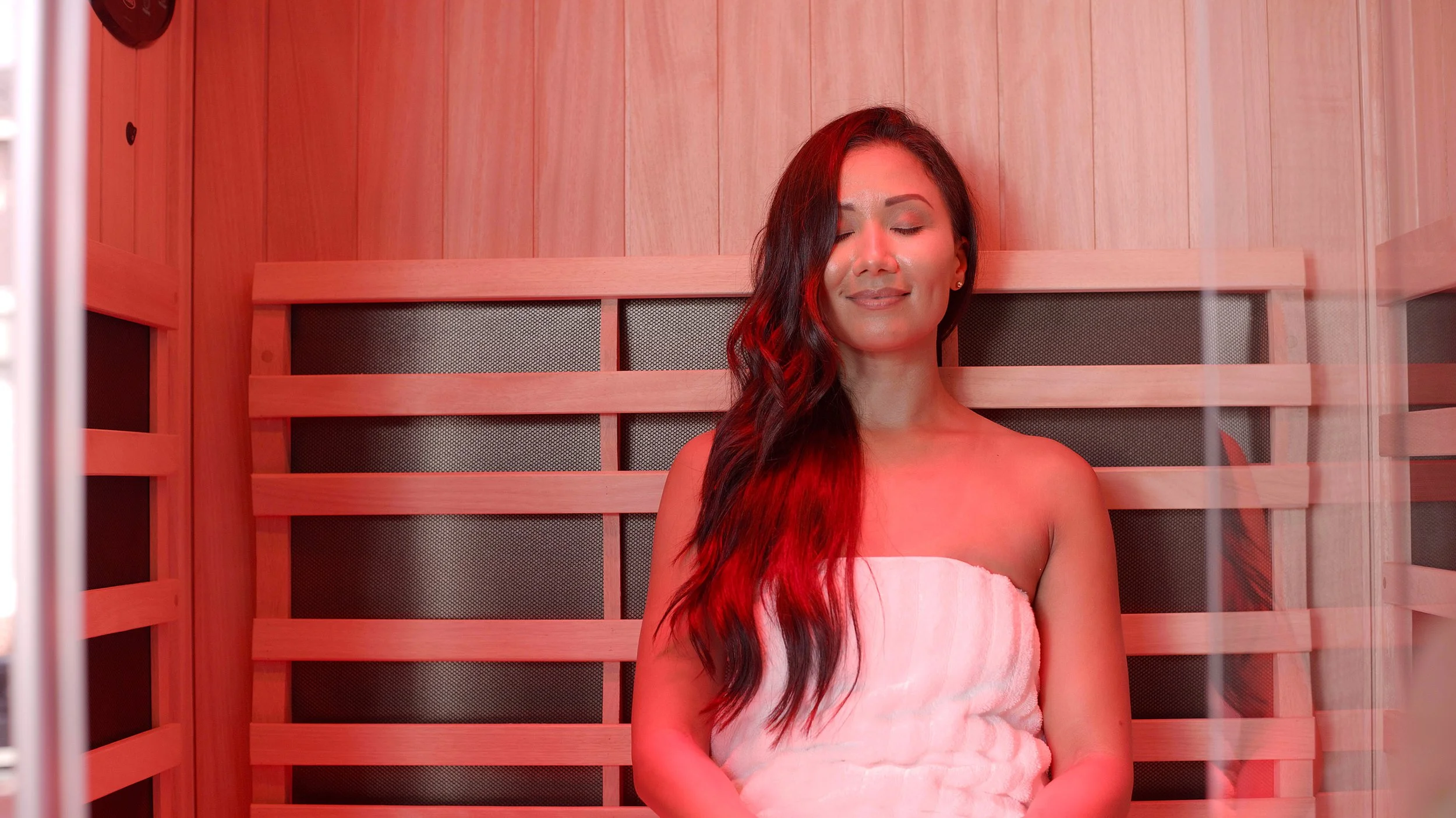 Jacuzzi_Sauna_Talent_Woman_01_Smaller.jpg
