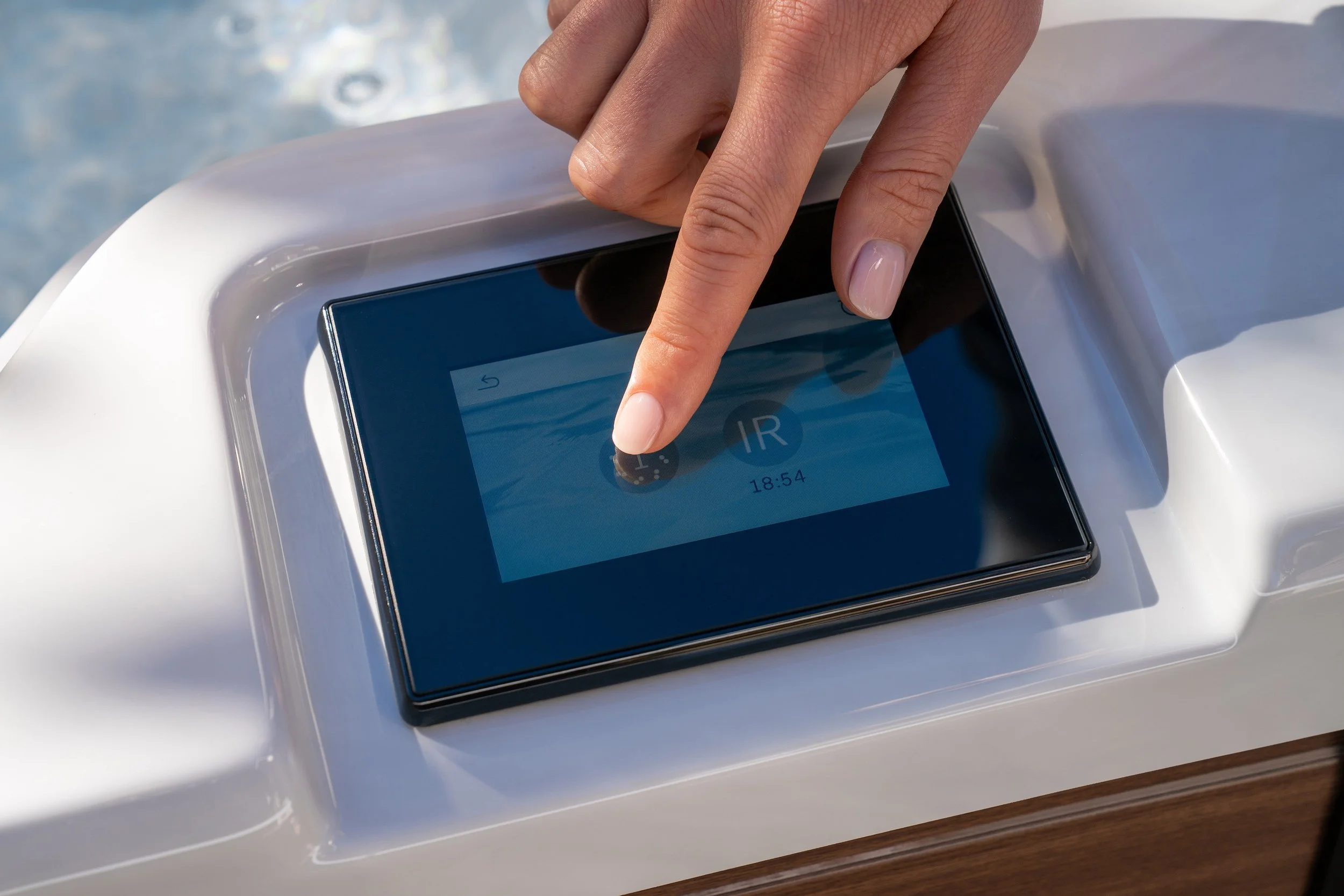 JHT_J404_Platinum_ModernHardwood_Feature_touchscreen_controls_3_Smaller.jpg