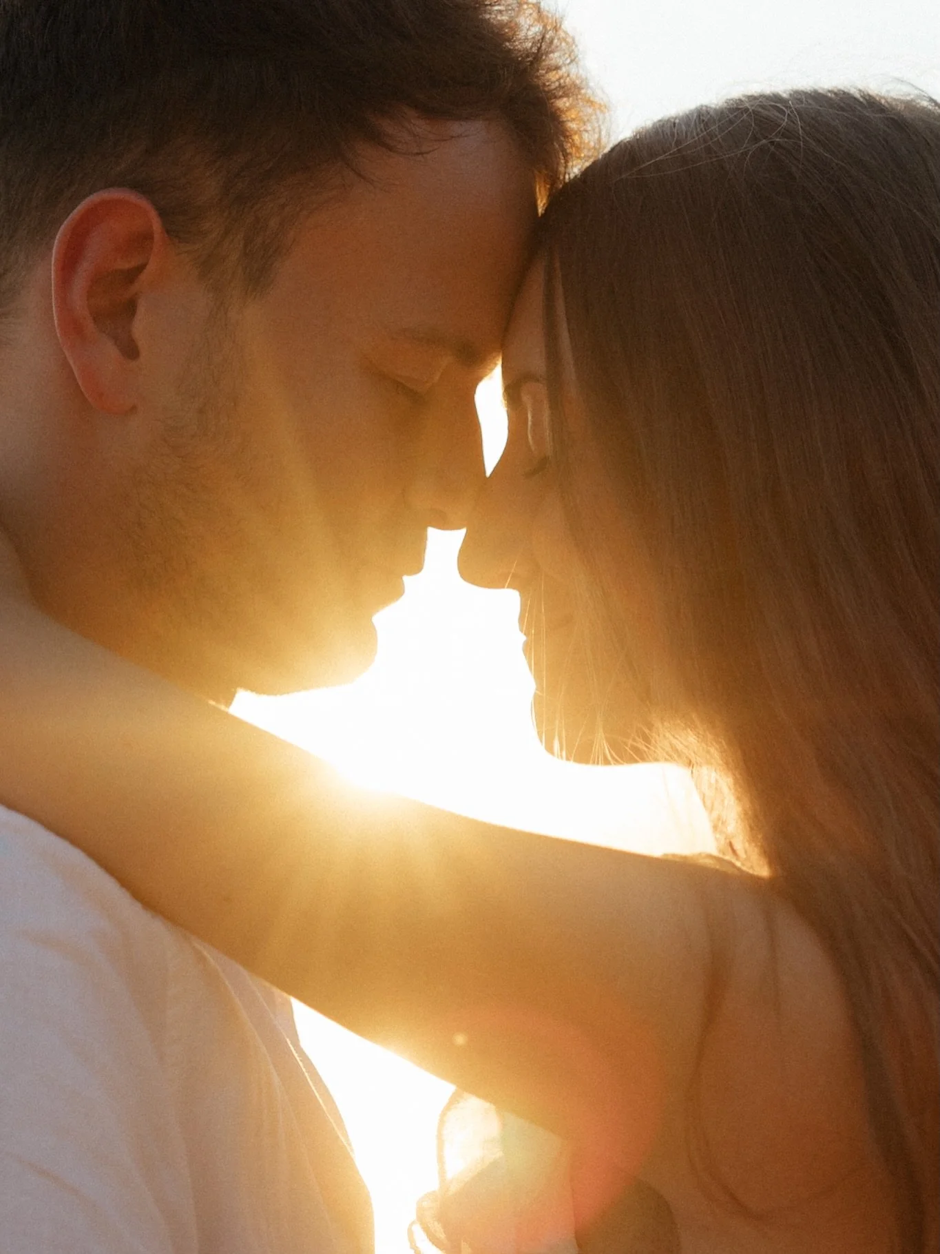 A mix of digital + film simulation engagement photos on Lake Michigan for Ashley &amp; Mitchel 🌙🌊🥂

What an honor it was to capture these photos, I&rsquo;ll always cherish these moments spent with my couples!