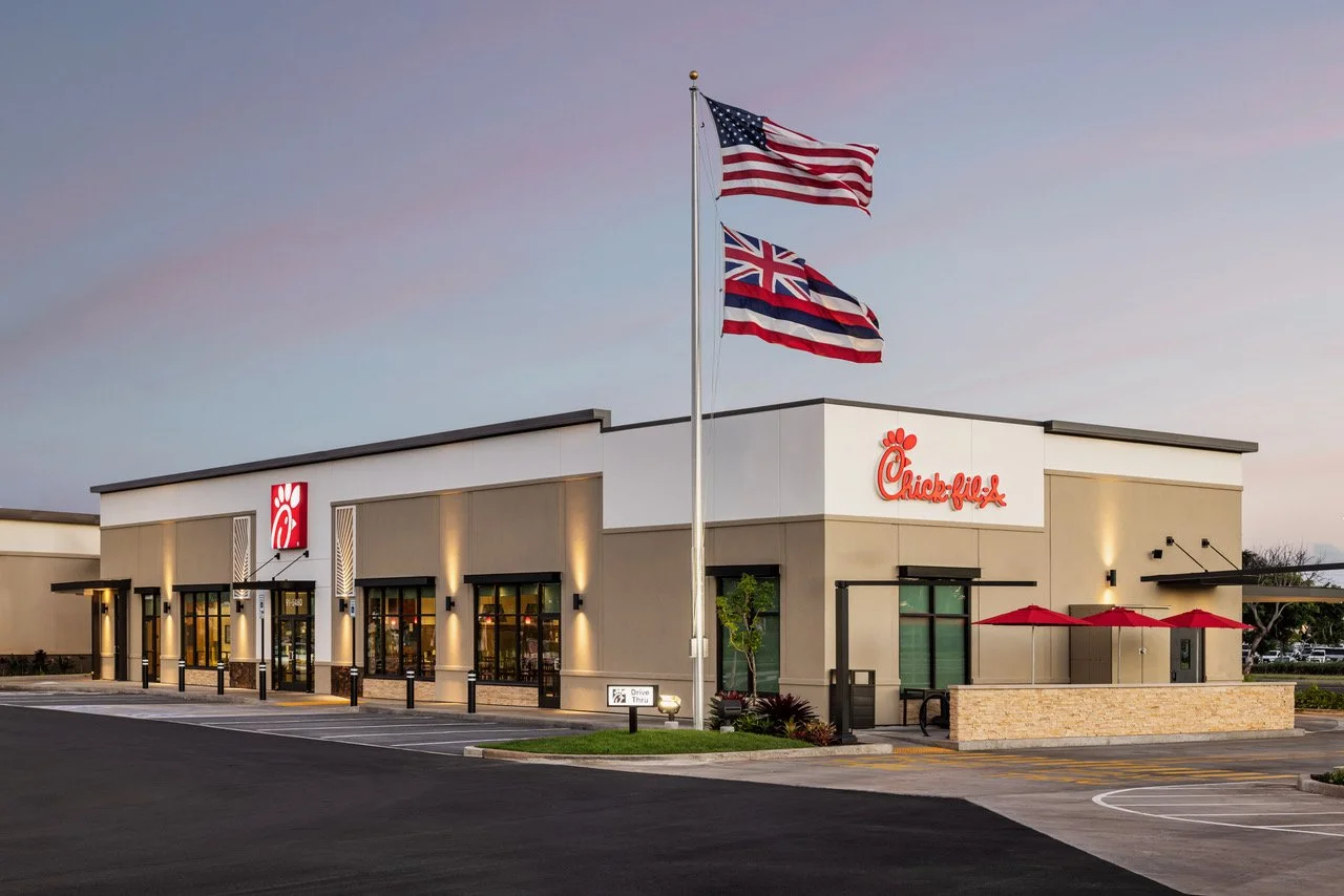 Exterior of Chick-fil-A Kapolei Pkwy. with the American and Hawaiian flags