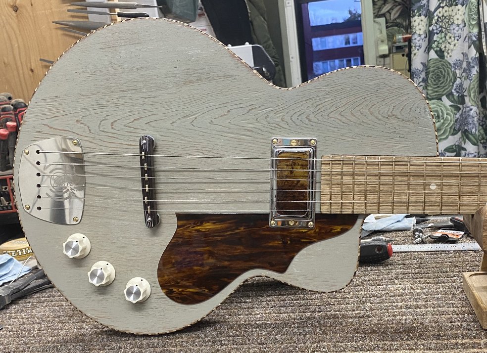 Nymph electric guitar by Jim Herlin, handcrafted in Stockholm with Scandinavian woods, acoustic roots, Hawaiian rope bindings, electric guitar with an acoustic soul