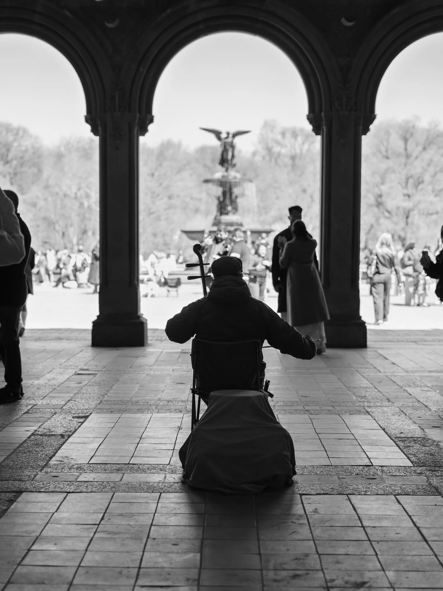 Oh, all the people you&rsquo;ll meet here&hellip;✨

#photography #centralpark #candid #newyorkcity #blackandwhite