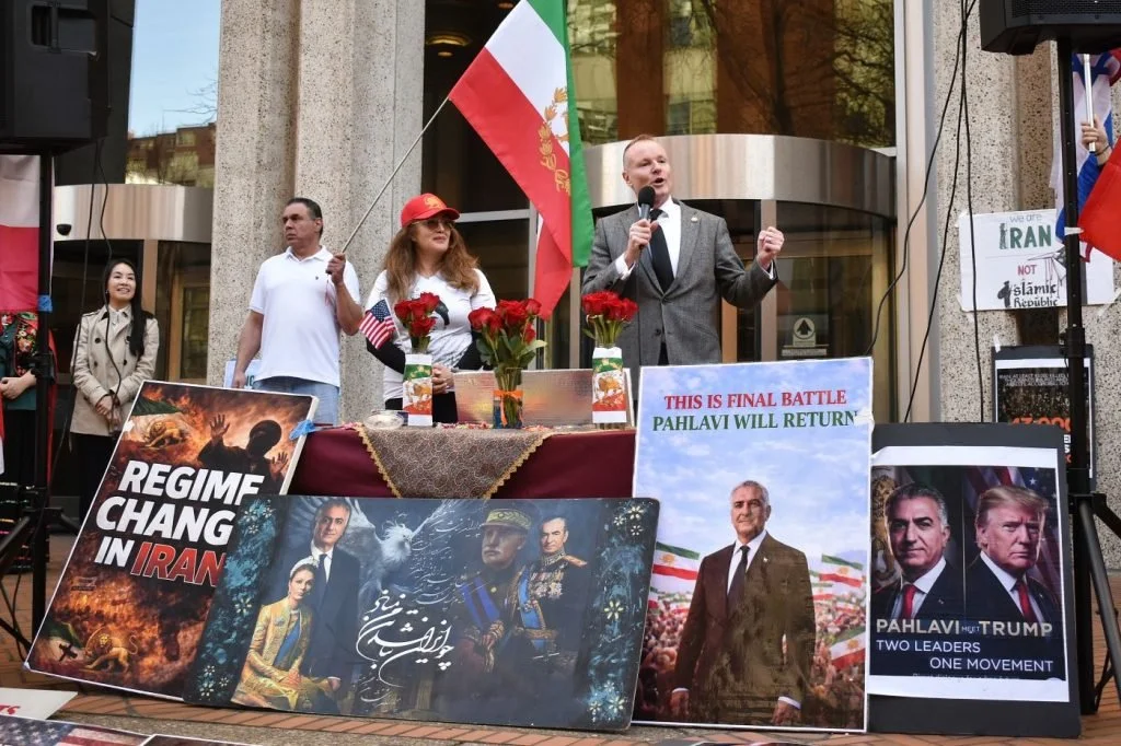Iranian Americans celebrate at Seattle “Stand with Iranian People” Rally