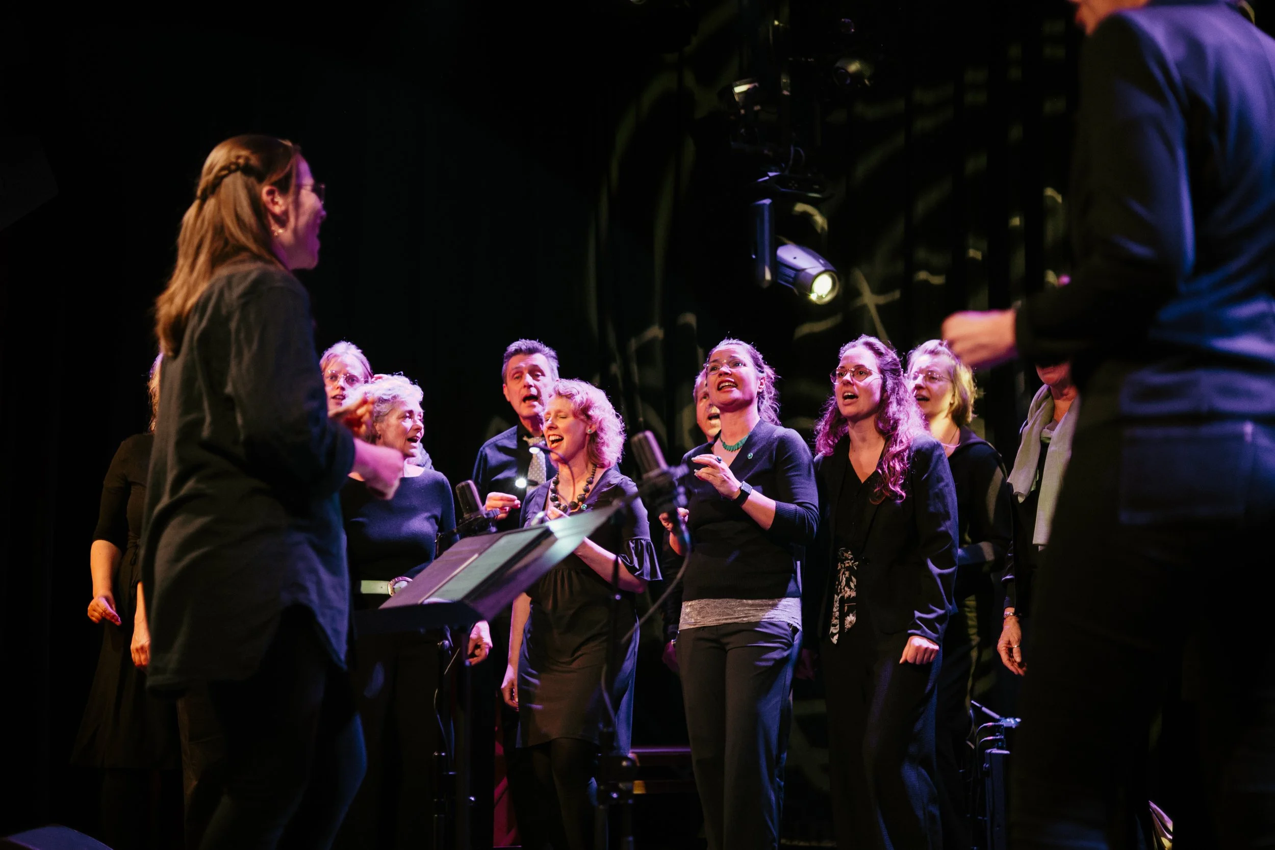 Het Hoge Zee Koor Almere zingt in Paradiso