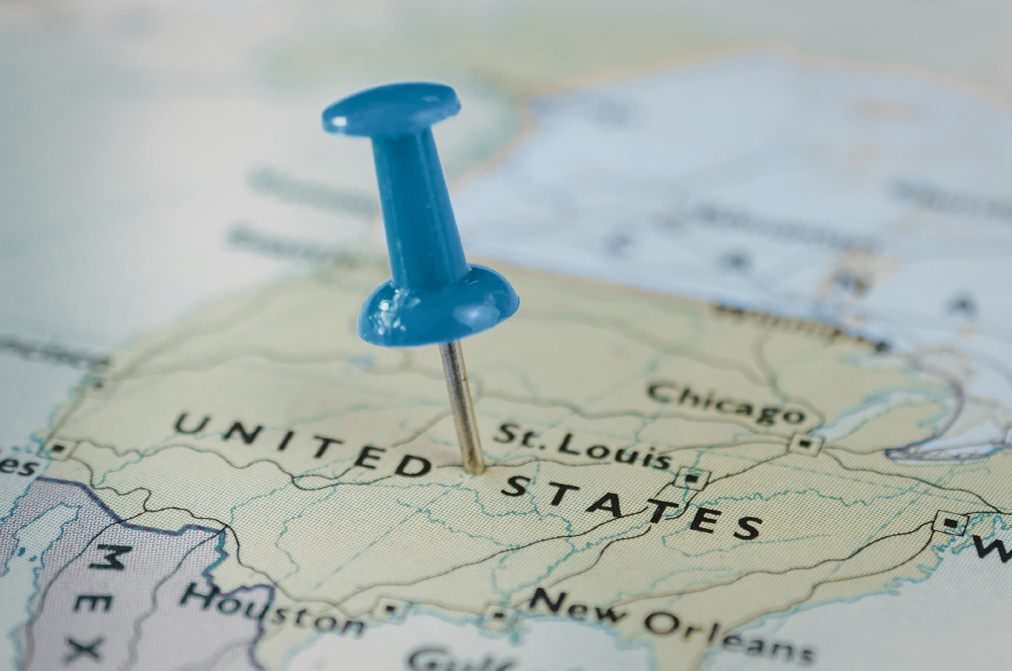 Blue pushpin marking the state of Missouri on a map of the United States.