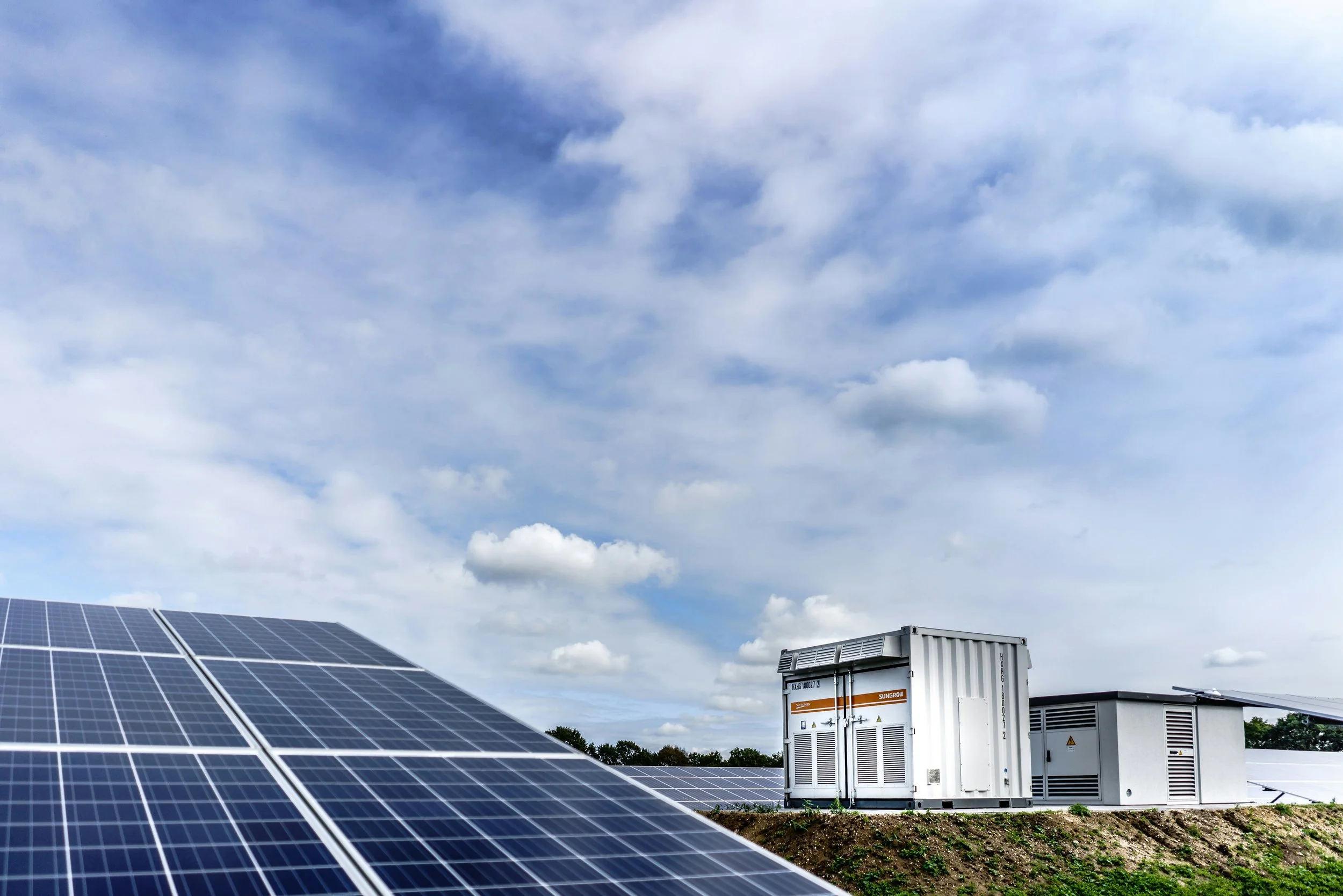 Solar farm and battery energy storage system supported by Pinnacle’s utility-scale O&M services.