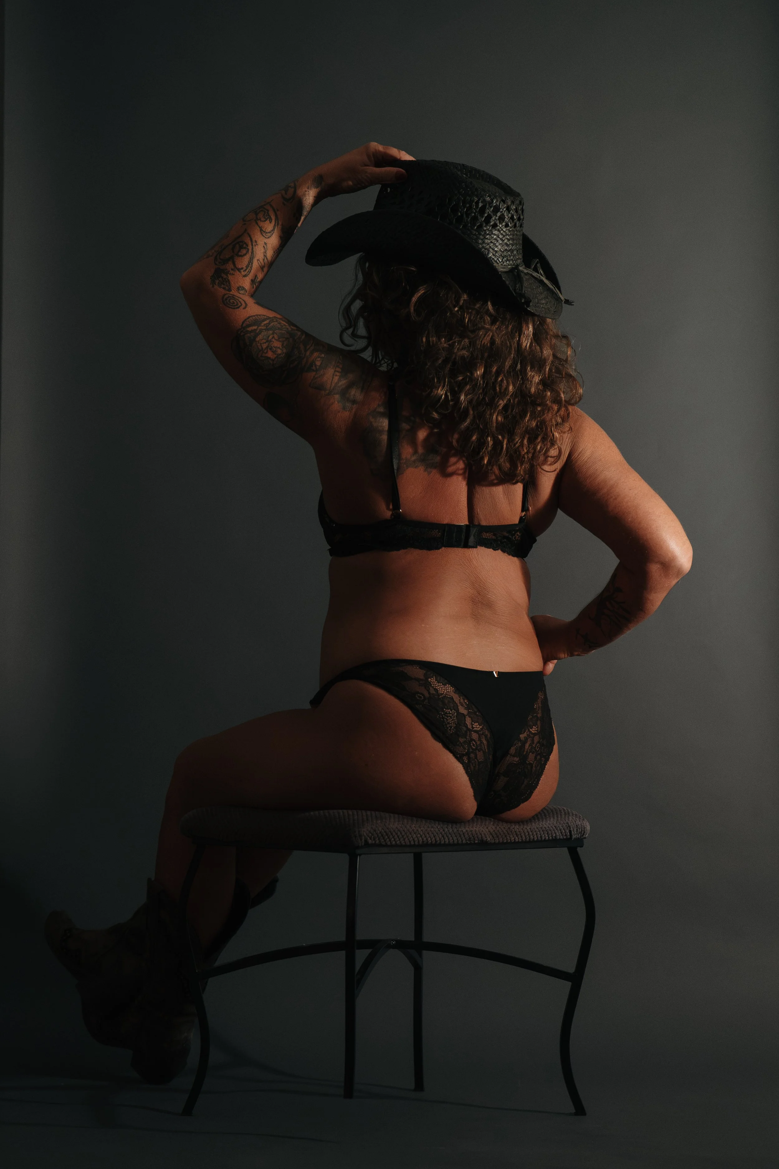 20260809_clay-cheyenne_work_mom-boudoir_0191.jpg