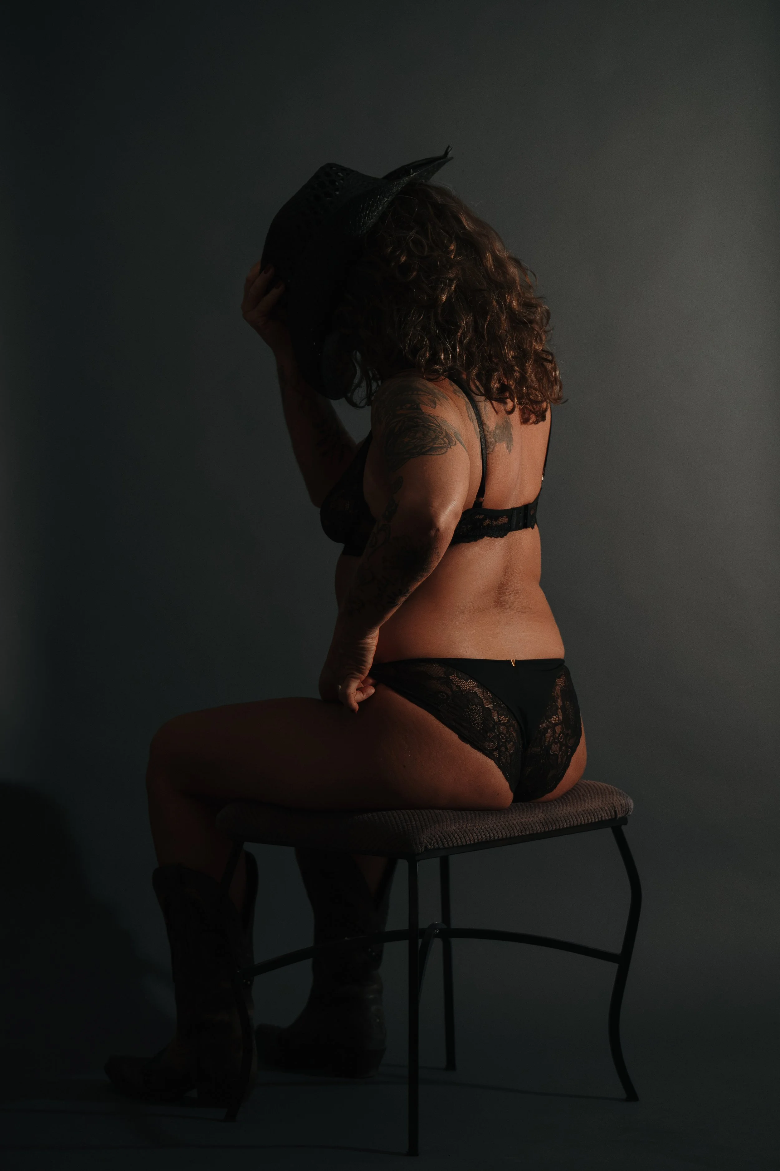 20260809_clay-cheyenne_work_mom-boudoir_0130.jpg