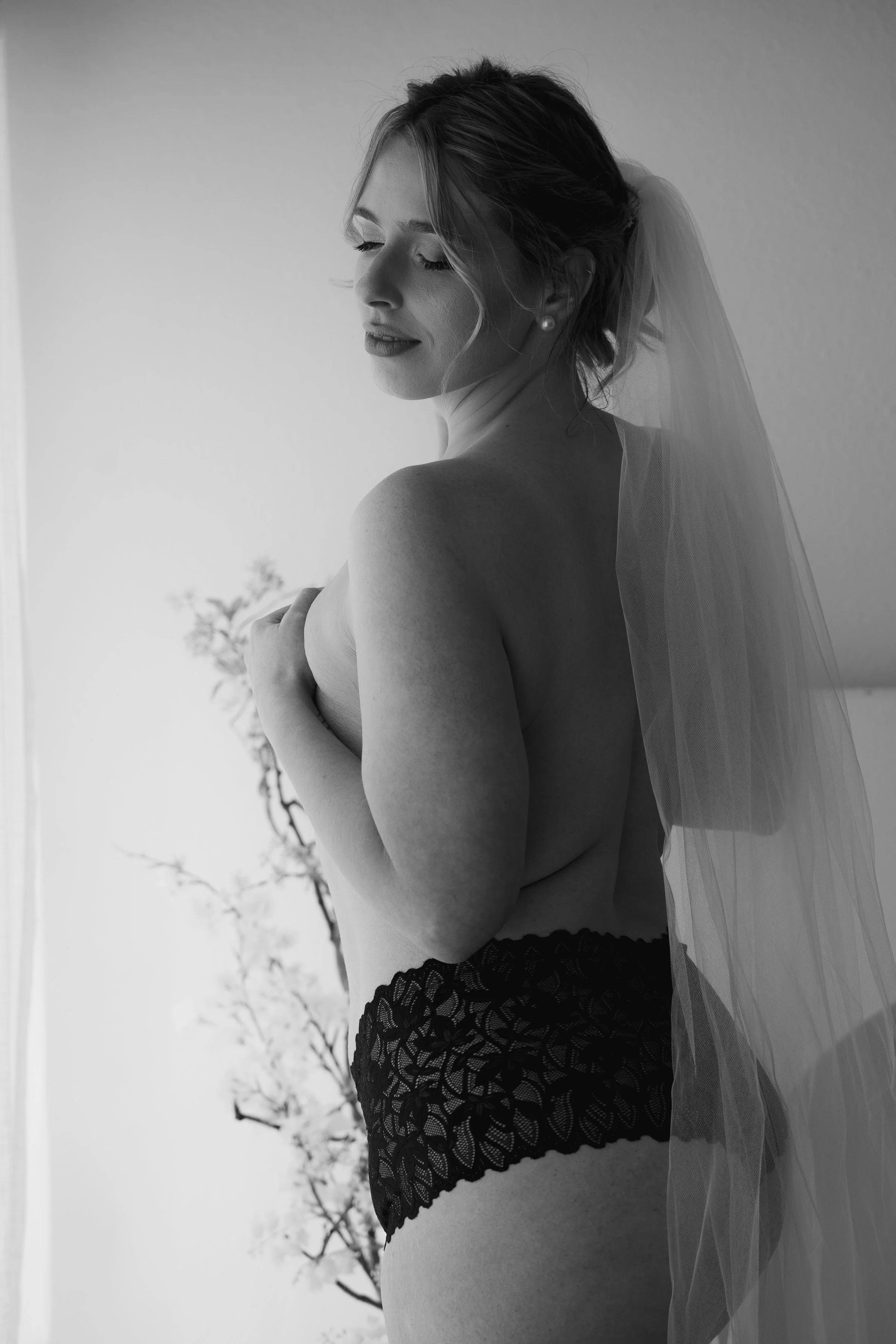 20260425_work_clay-cheyenne_holly-boudoir_099-2.jpg