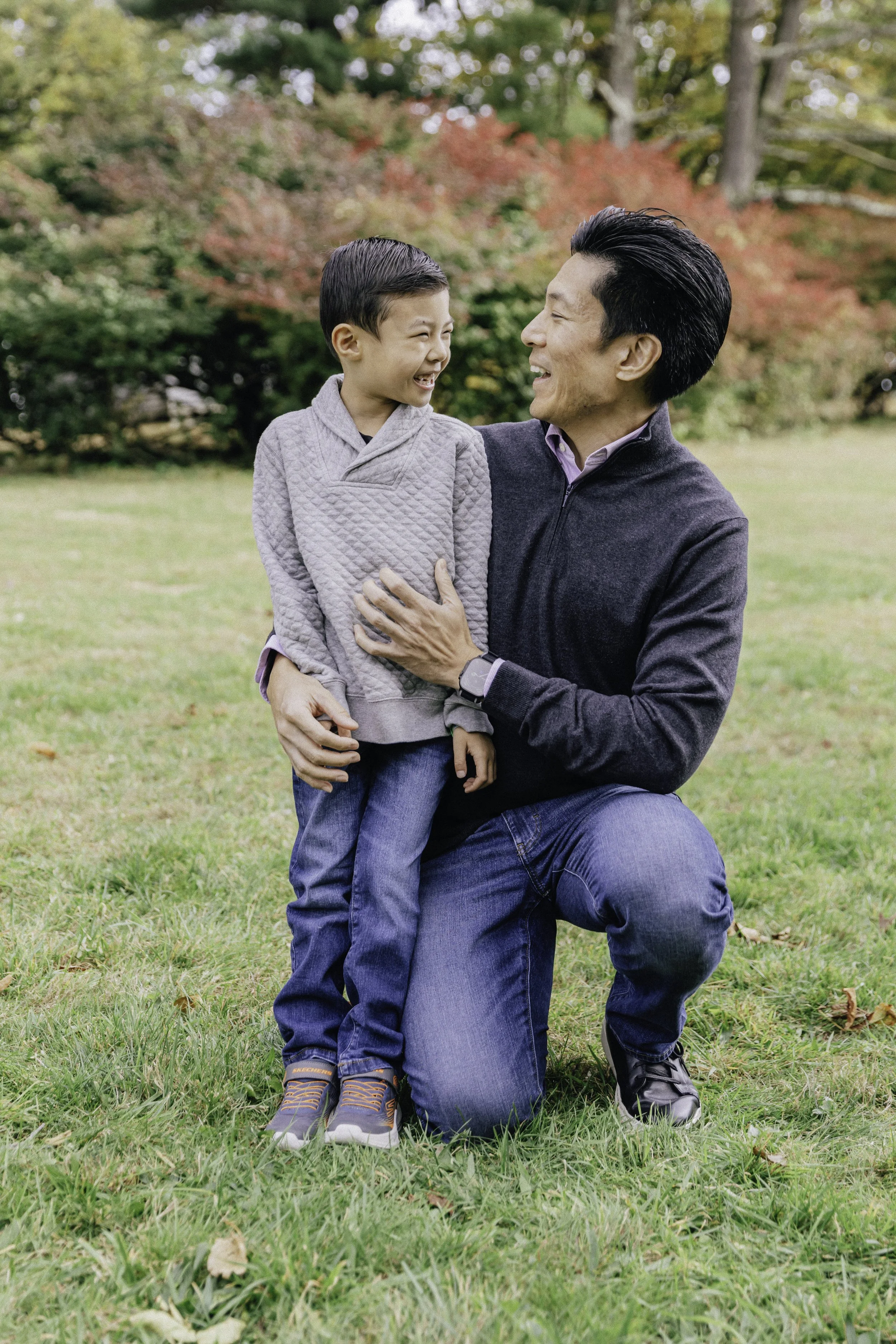 Lifestyle family photography in NYC, natural portrait of family outdoors