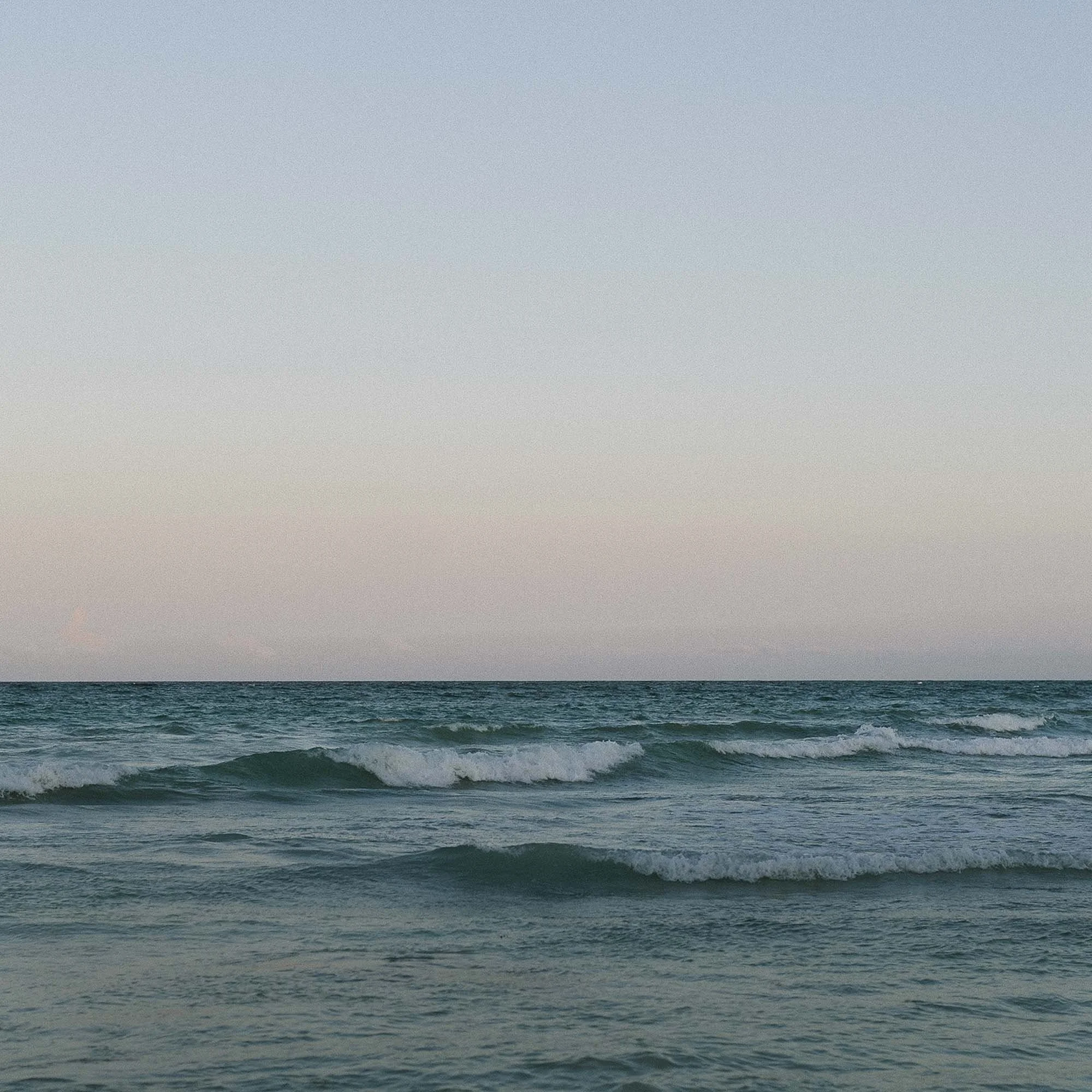 Editorial photography by NYC-based artist Daniela Garza Maldonado, reflecting an observational approach to weddings and lifestyle.