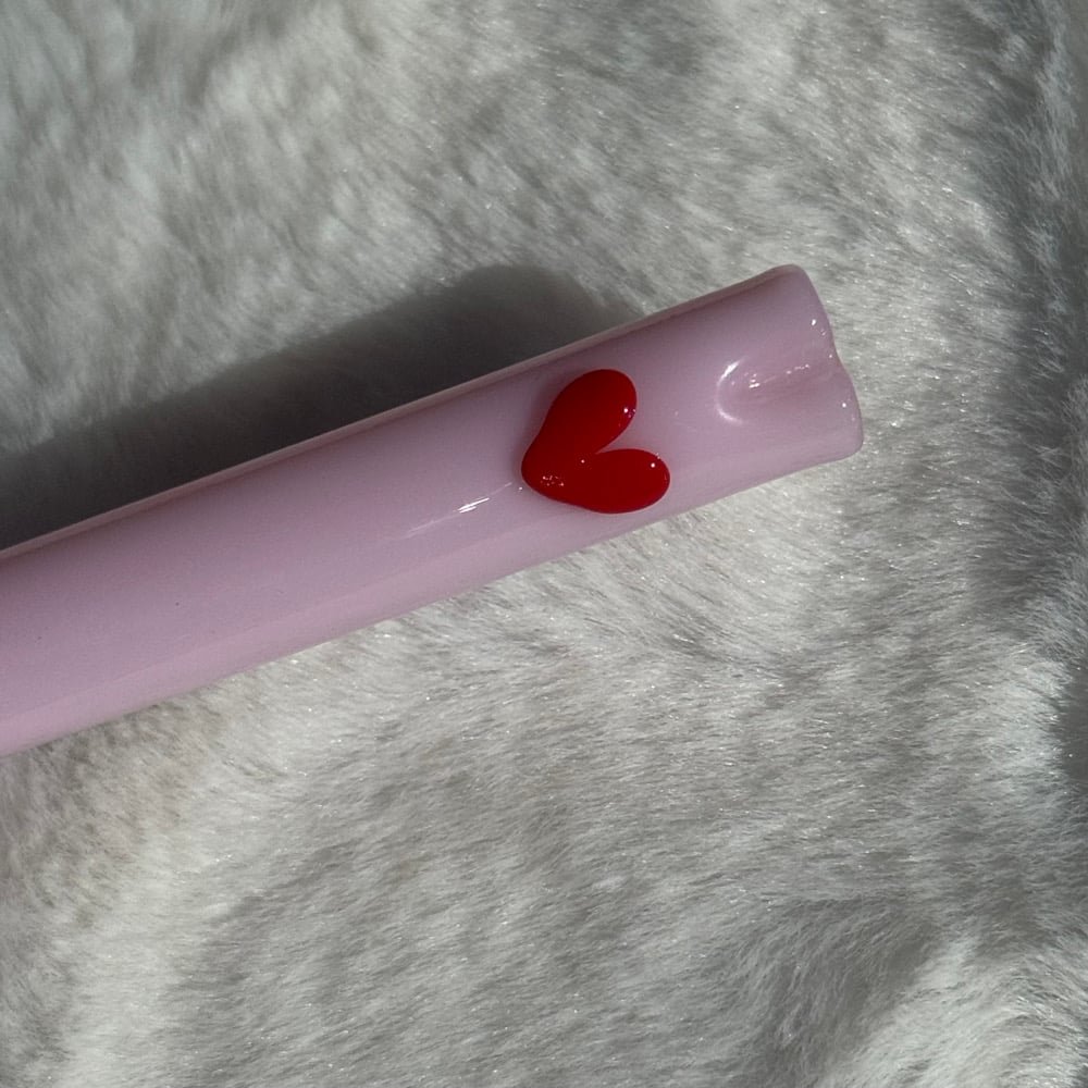 single-red-heart-on-pink-straw-725.jpg