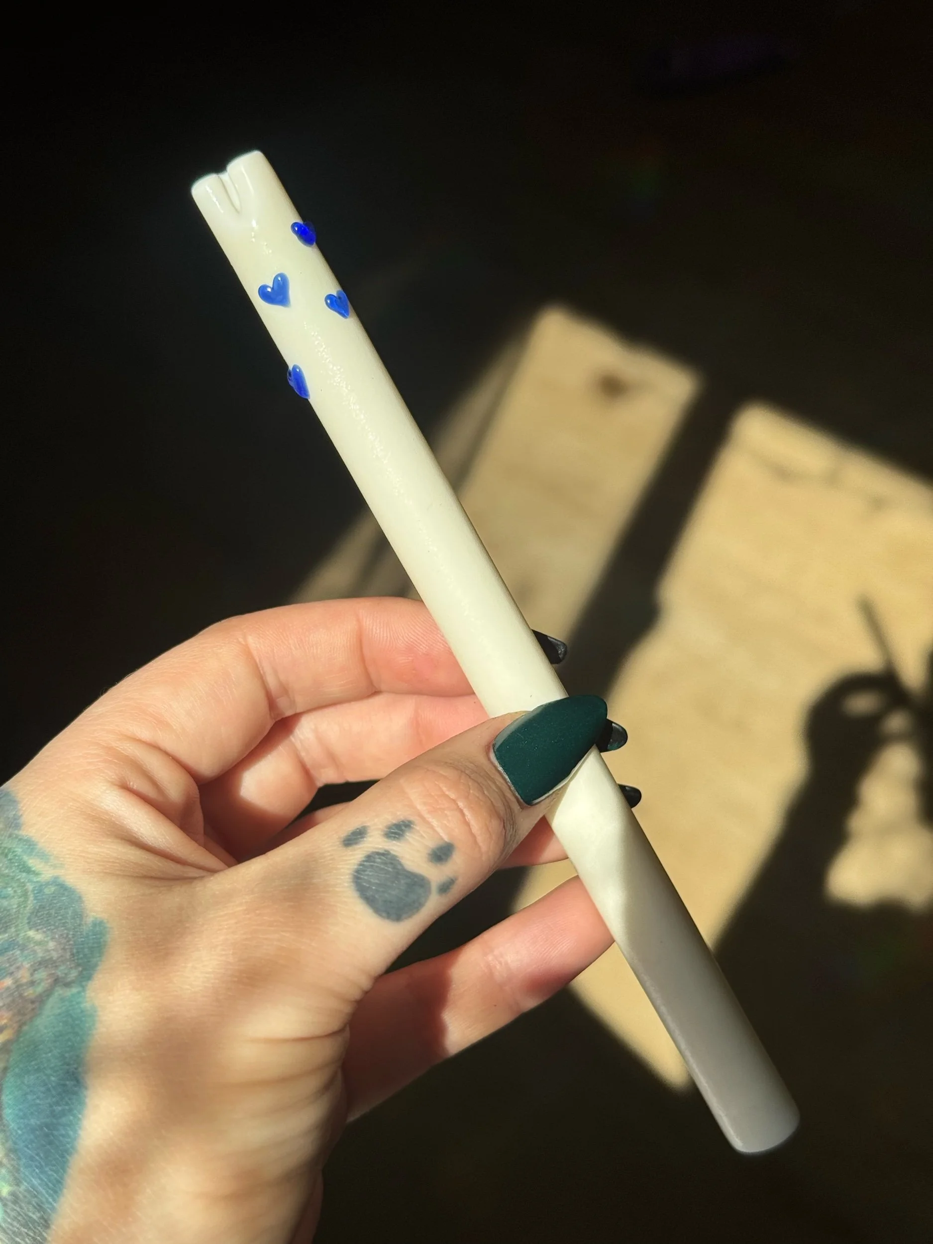 Bone white glass straw with cobalt hearts and heart shaped mouth