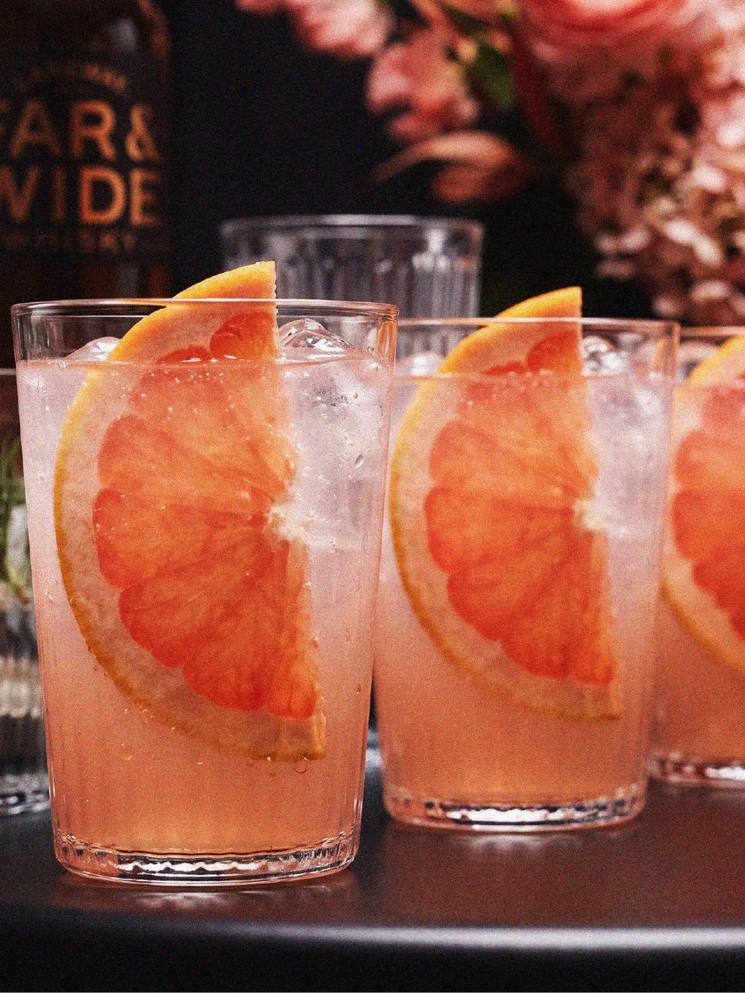 A perfect sweater weather lemonade, with notes of summer&rsquo;s-not-quite-over-yet. One of our best big batch party cocktails! ☀️🍹 (check out the Party Time tab on our website 👆)

#batchcocktails #partyhosting #whiskylover