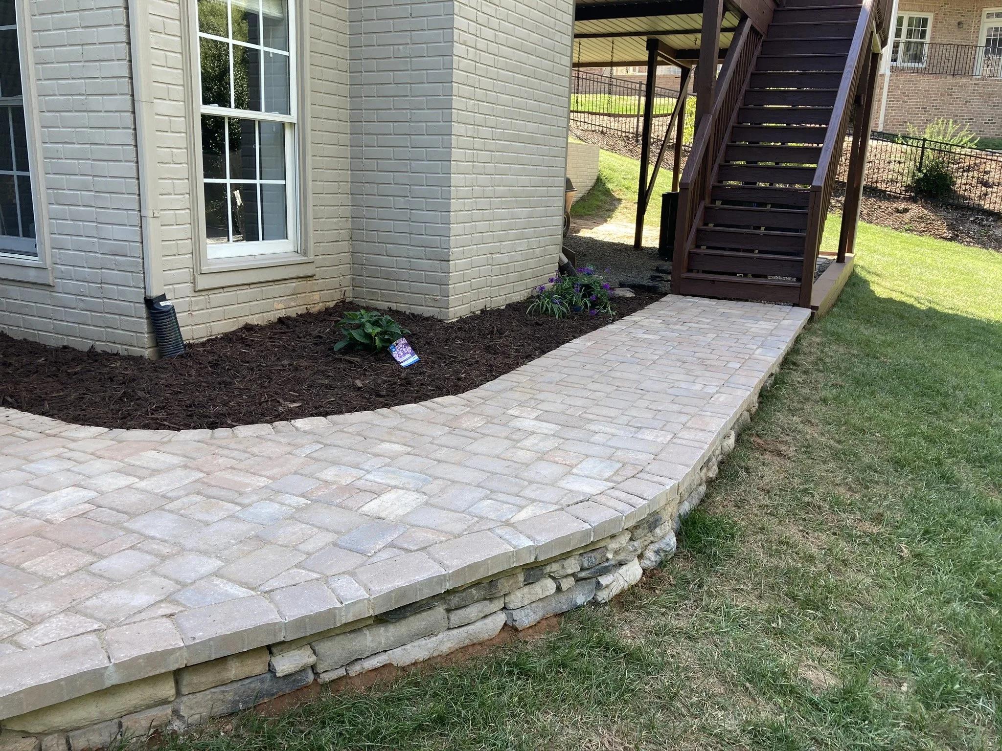paver walkway w/ veneer support wall