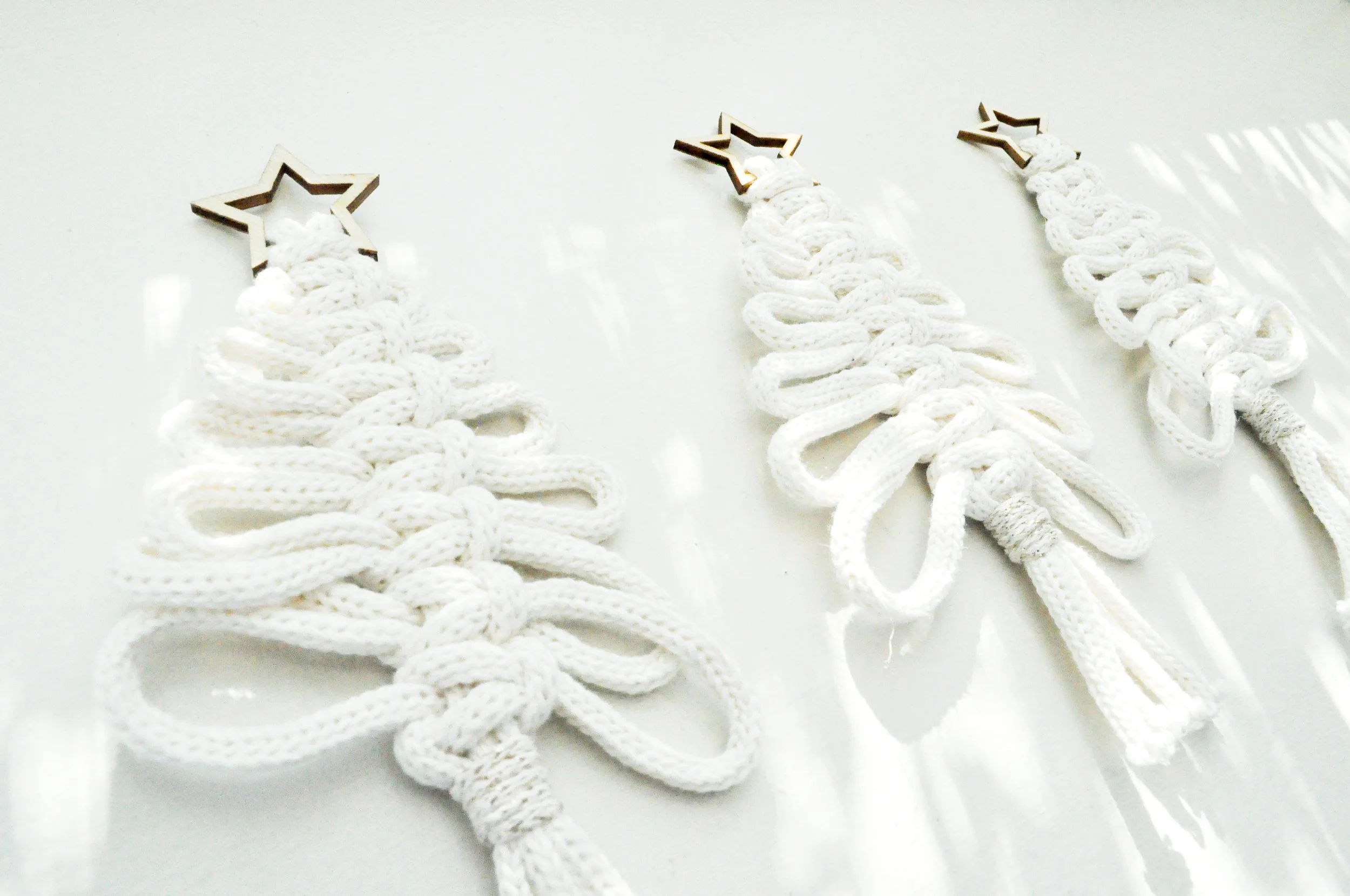 4_White_Christmas Tree.jpg