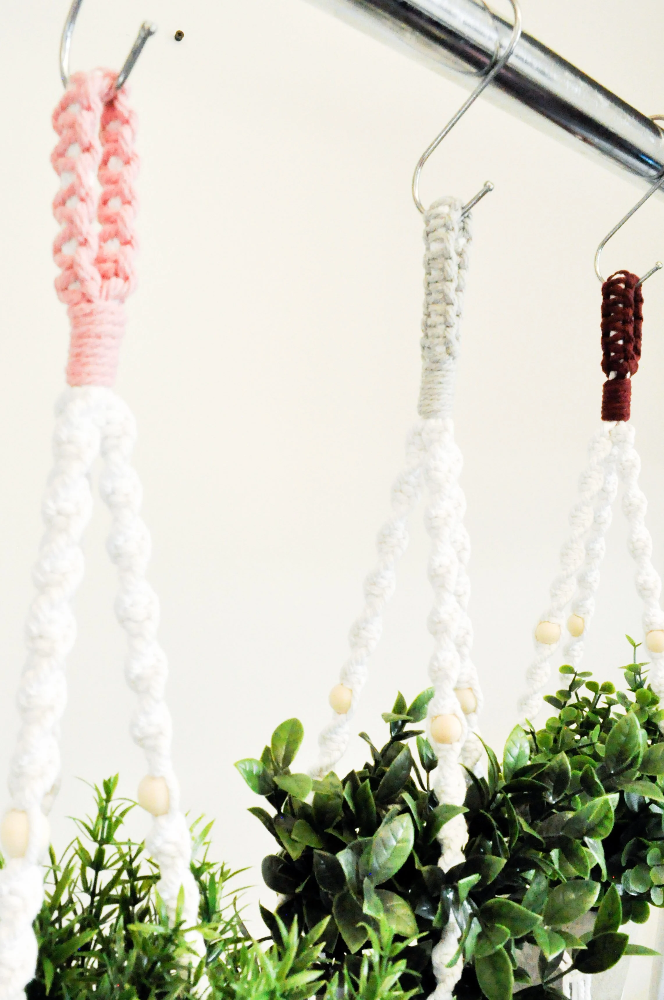 Ver1_White_All_6_Plant Hangers.jpg