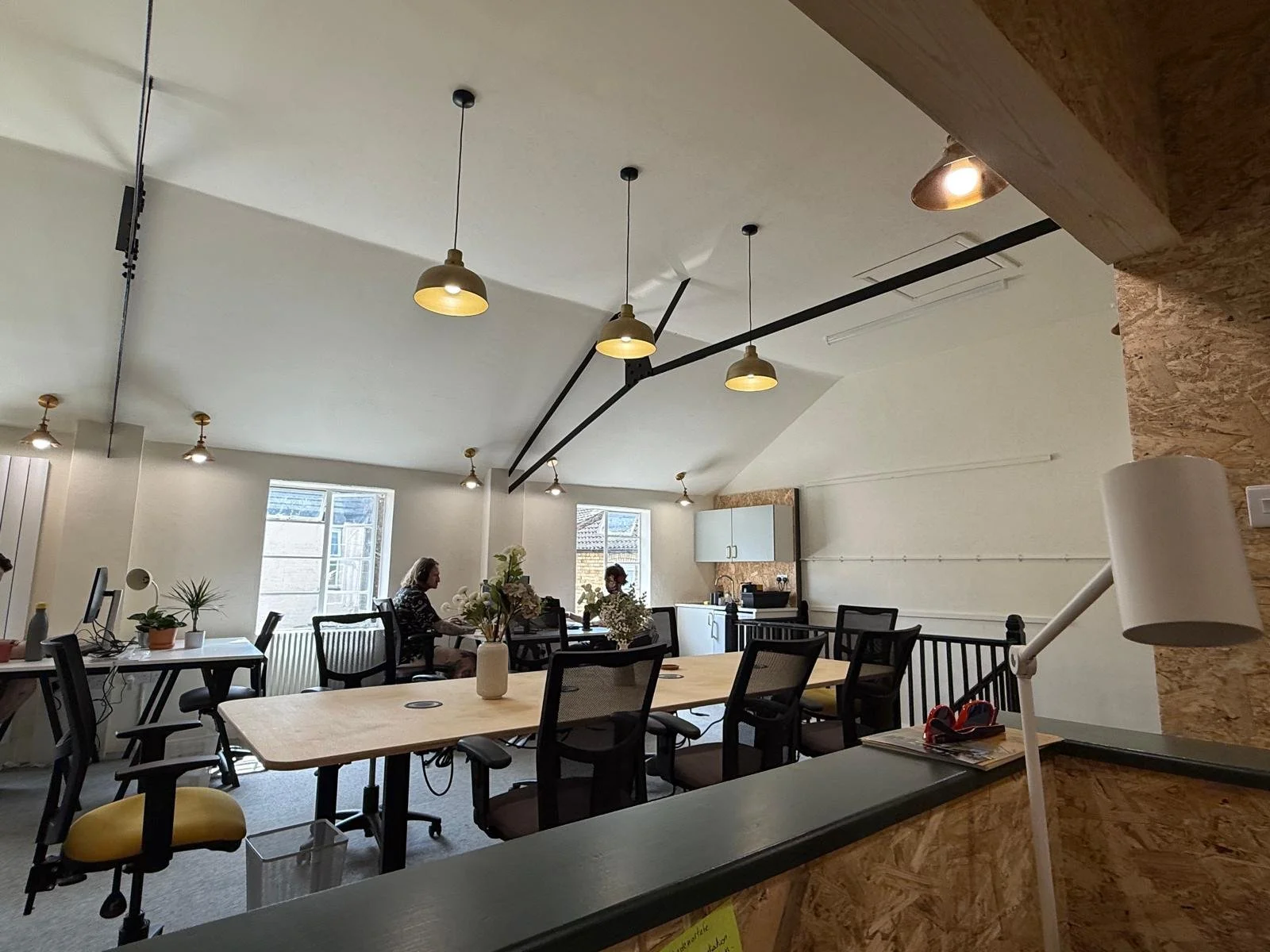 The Unlimited Ember - 15 Day Hot Desk Pass + 2hrs Meeting Room