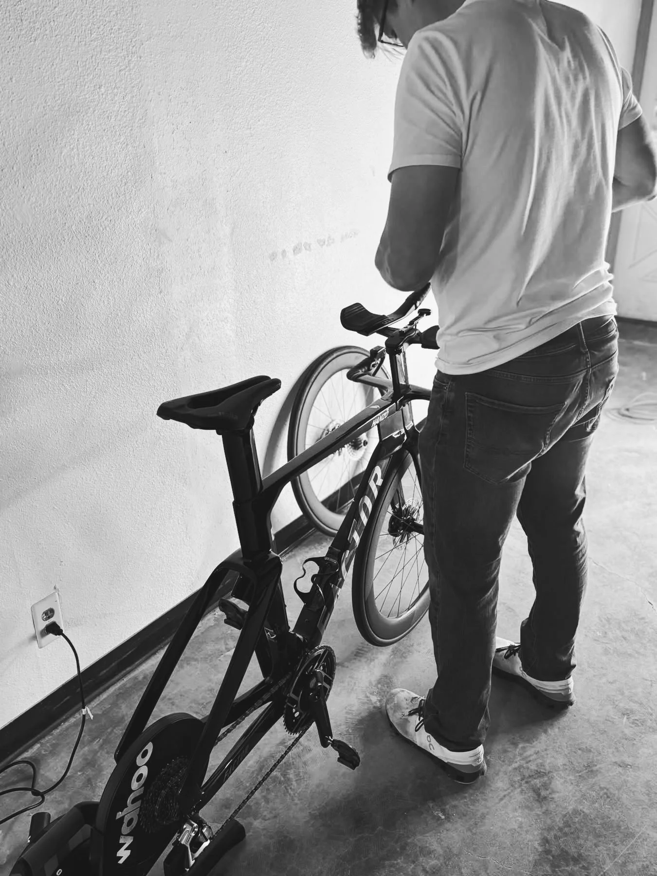 When your shop isn&rsquo;t even open yet, but you still get in a bike fit&hellip;that&rsquo;s customer service ✅👌🏼 @bryan_dancecommander

📷 @racerrayrivera thanks for your loyalty 

#bikeshop #cycling #thousandoaks #bikefit