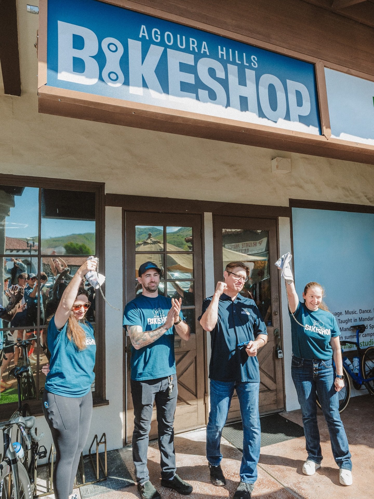 It was fitting that today we &ldquo;broke a chain&rdquo; instead of cutting a ribbon 🤣 #agourahills #thousandoaks #bikeshop #cycling #conejovalley 

📷 @the_orange_helmet_guy / @orngecreative