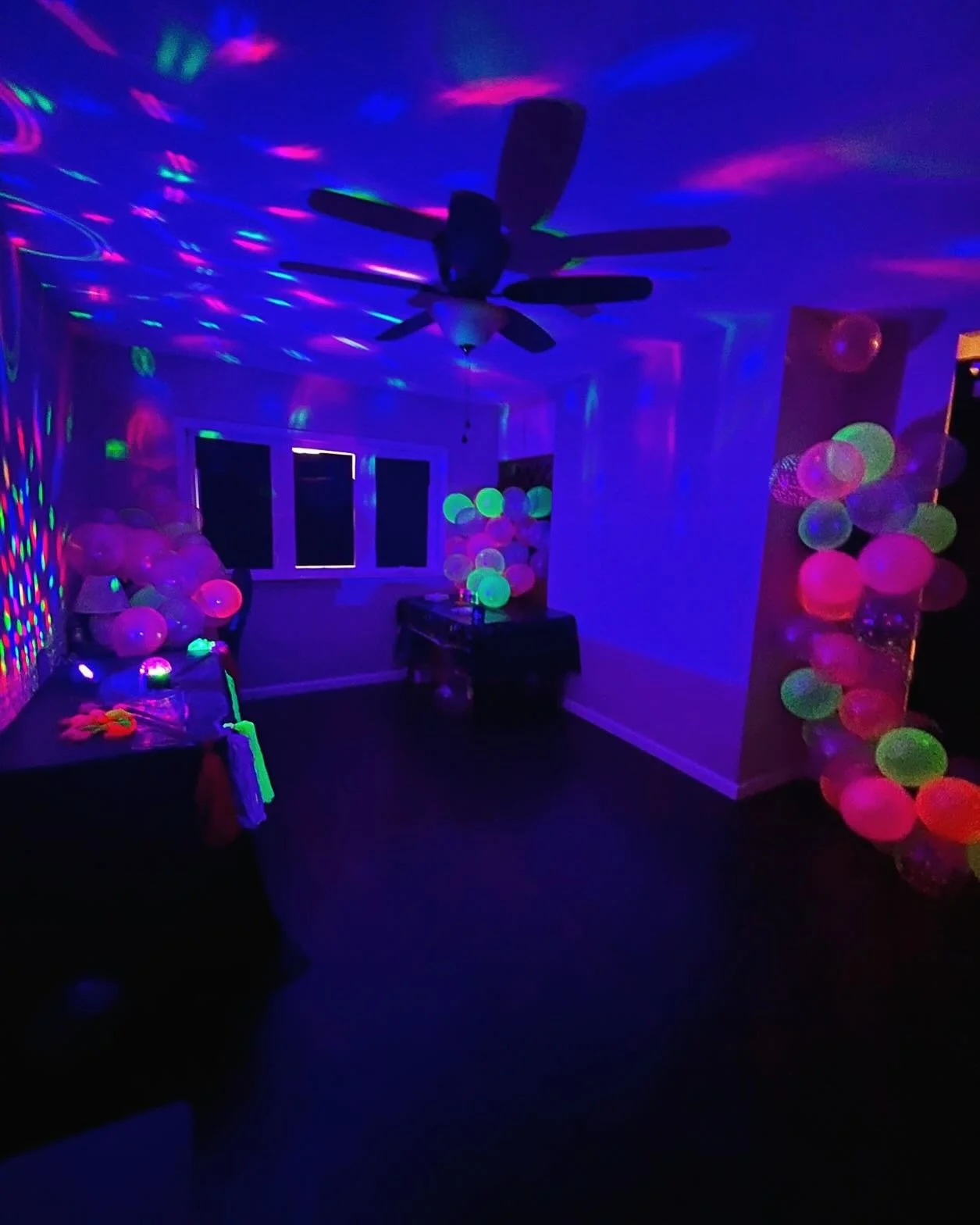 Who says you can&rsquo;t have a glow in the dark rave in the middle of the day? 🪩🕺🎵🌟 #glowinthedark #birthday #glow #party #neon #dance #rave