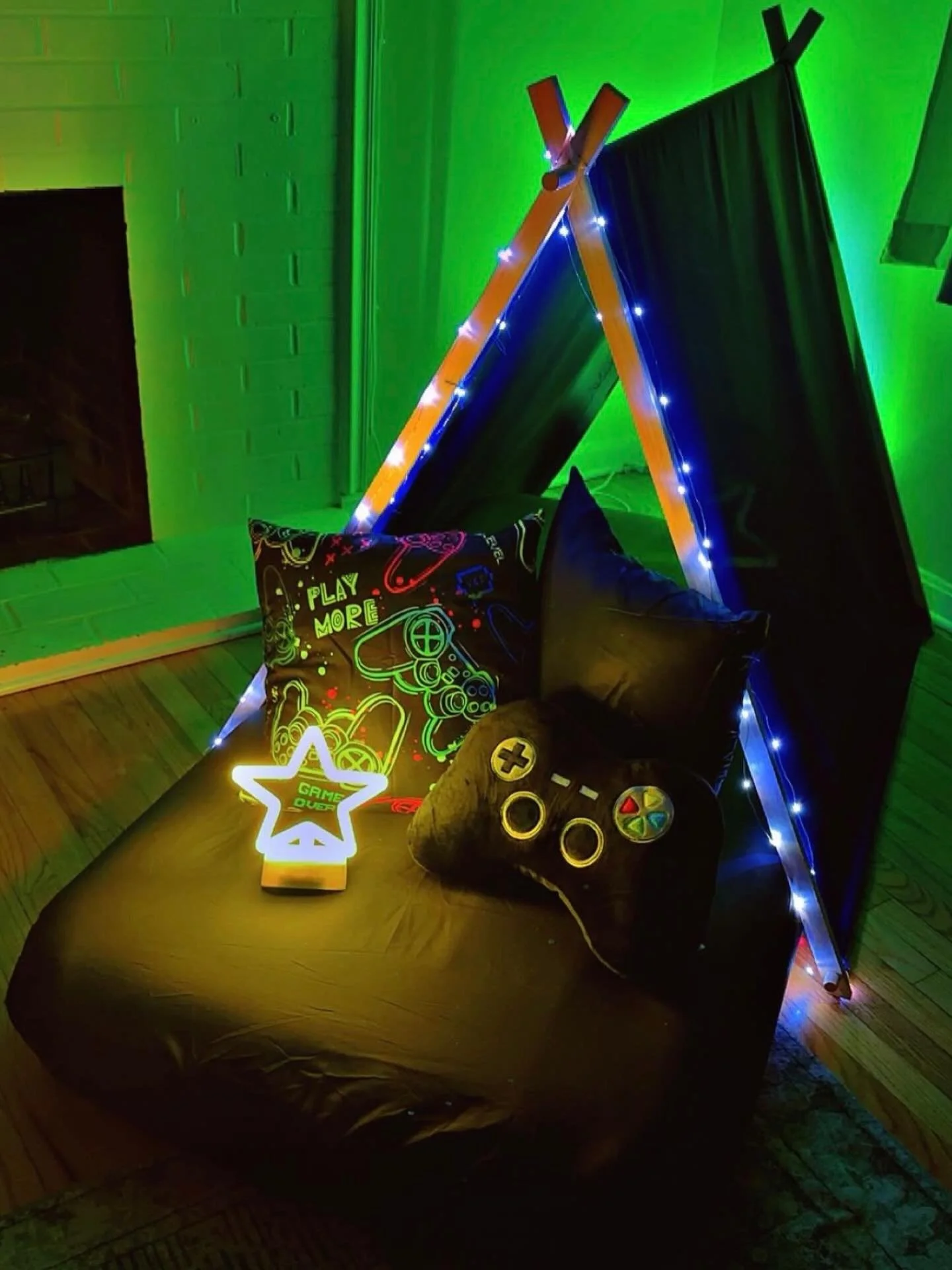 Sneak peek of one of our Game On tent setups 🎮✨
Final styling and add-ons vary by package.