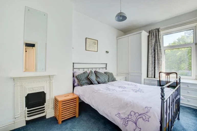 front bedroom.jpg