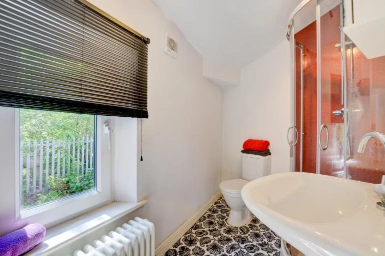 Shower room.jpg
