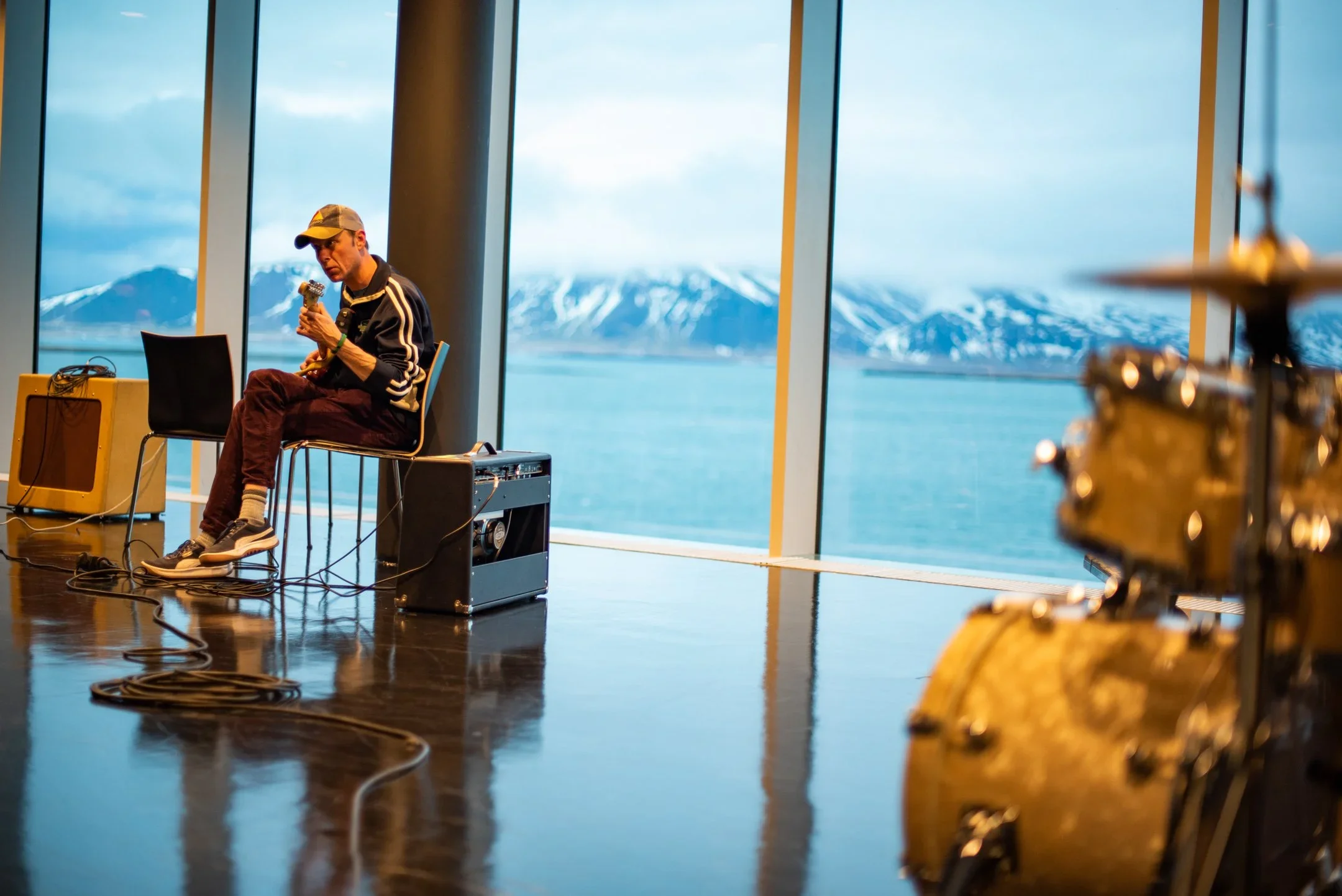 2022-03-25-UM-harpa-iceland-rehearsalroom-8.webp