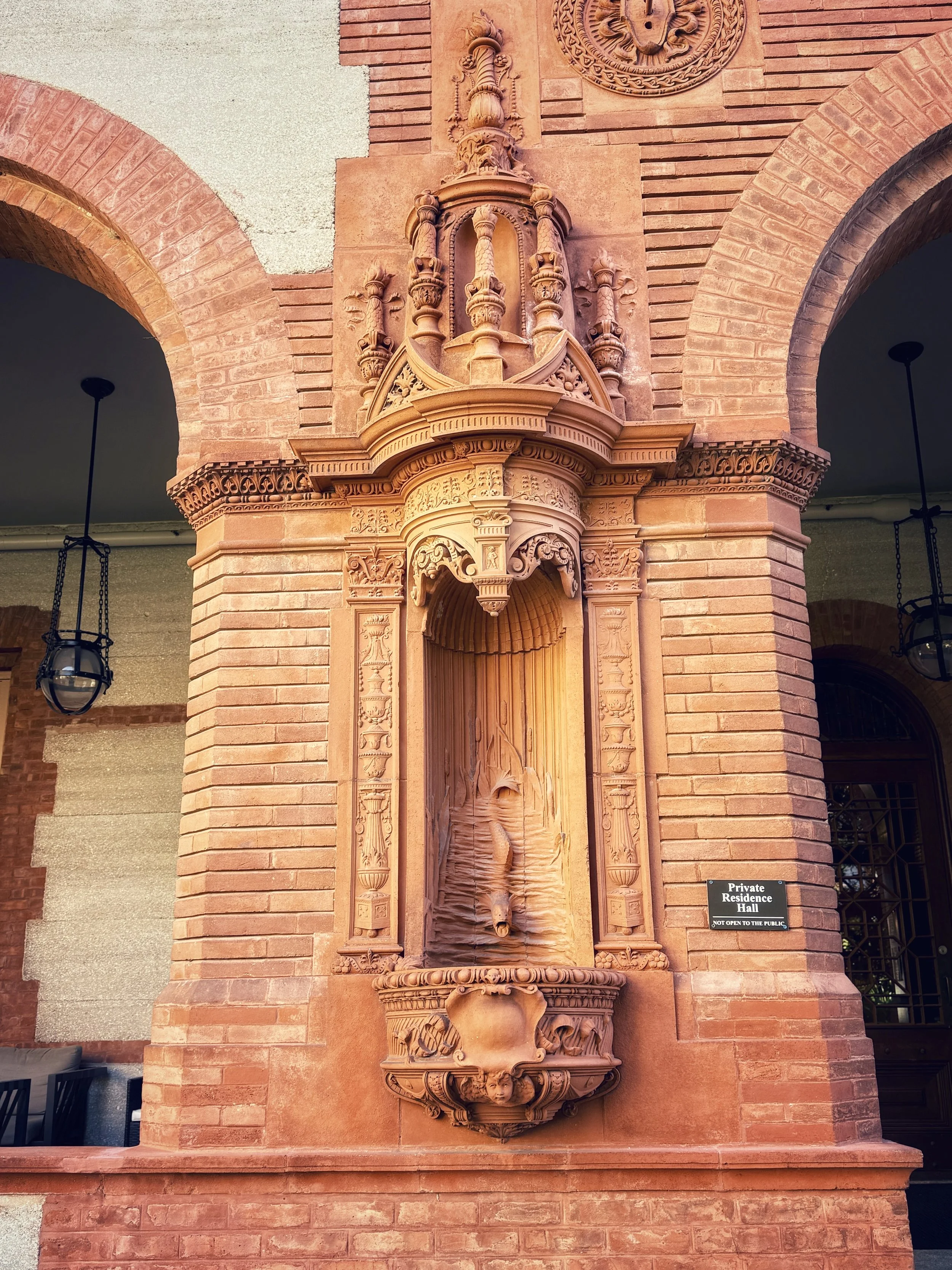 Not a fountain. An ashtray! 