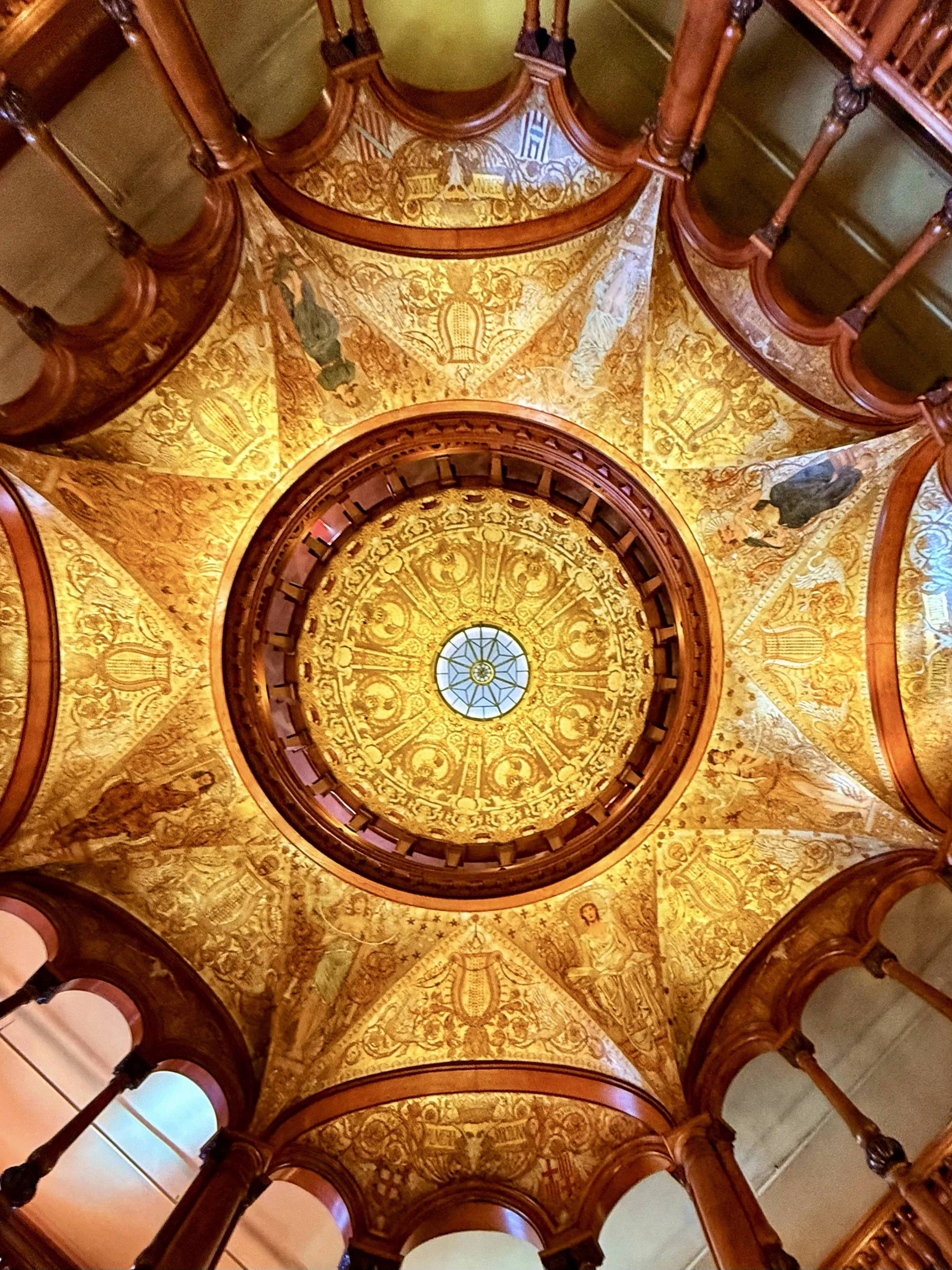 Rotunda ceiling with goldleaf and frescoes