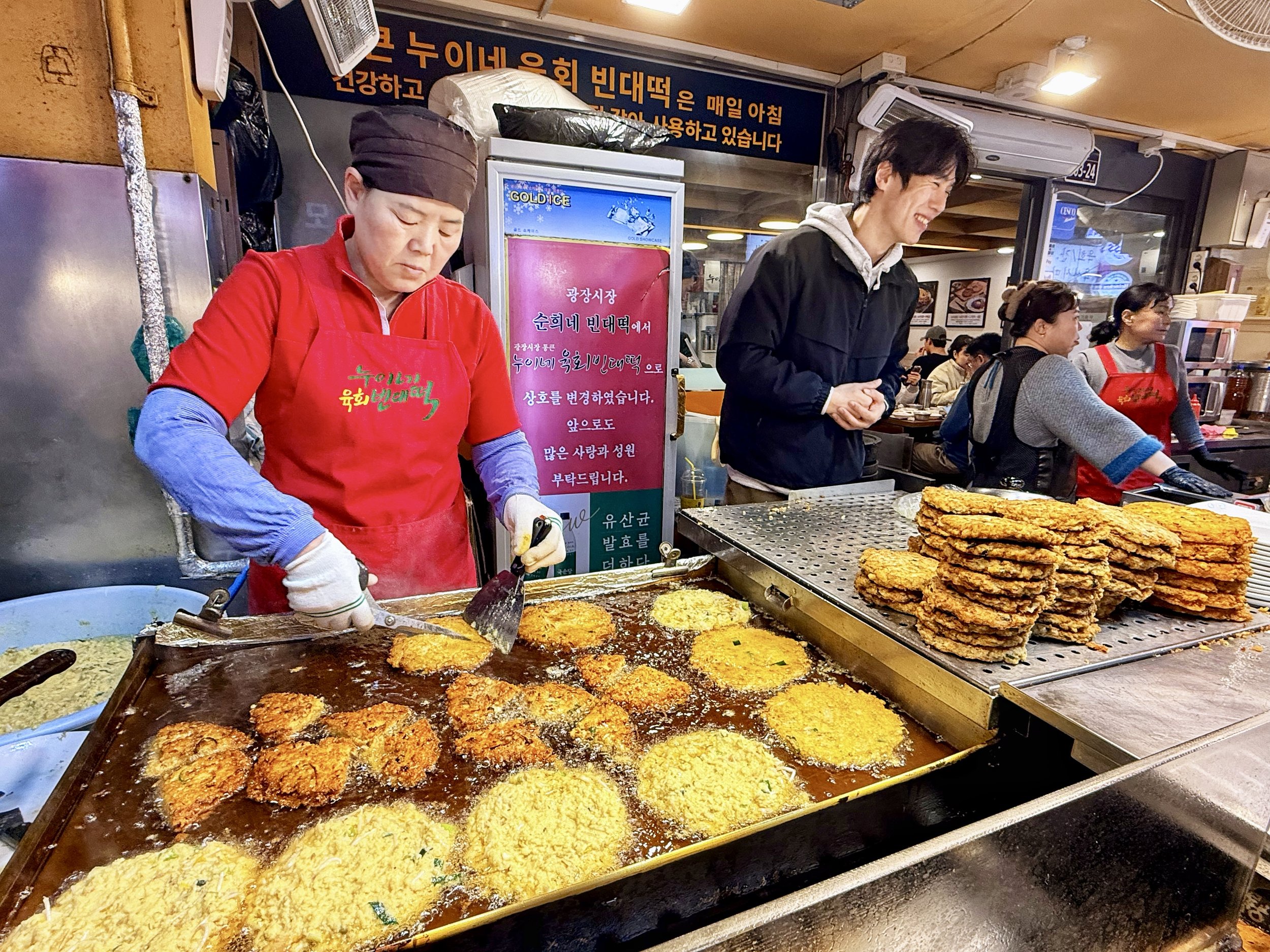 Nokdu bean-dae-dduck (Mungbean Pancake) and  Gogi-Wanja (Meatball Pancake)