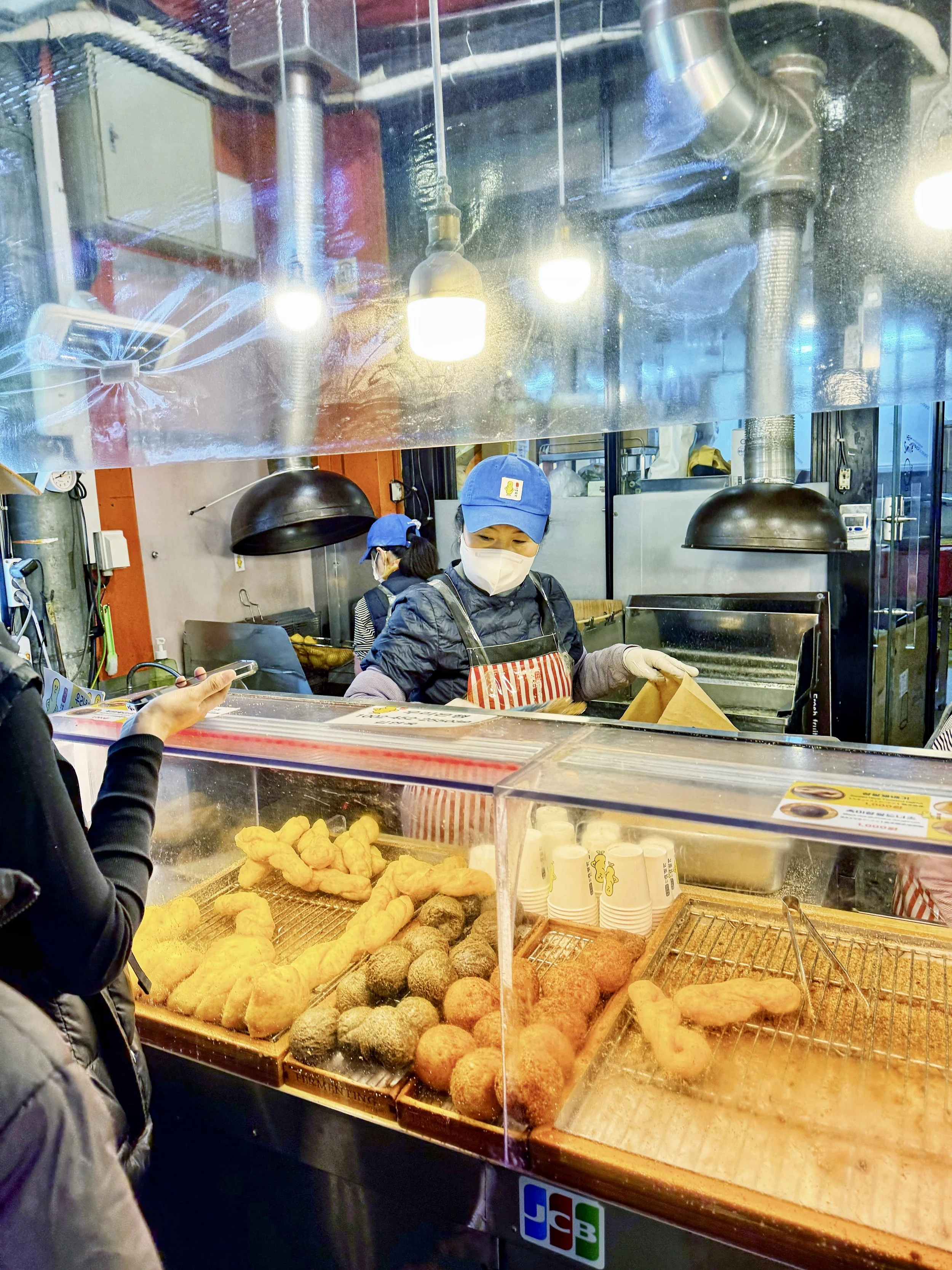 Yakgwa (Korean Traditional Cookie) - Looooong line around the block for this!