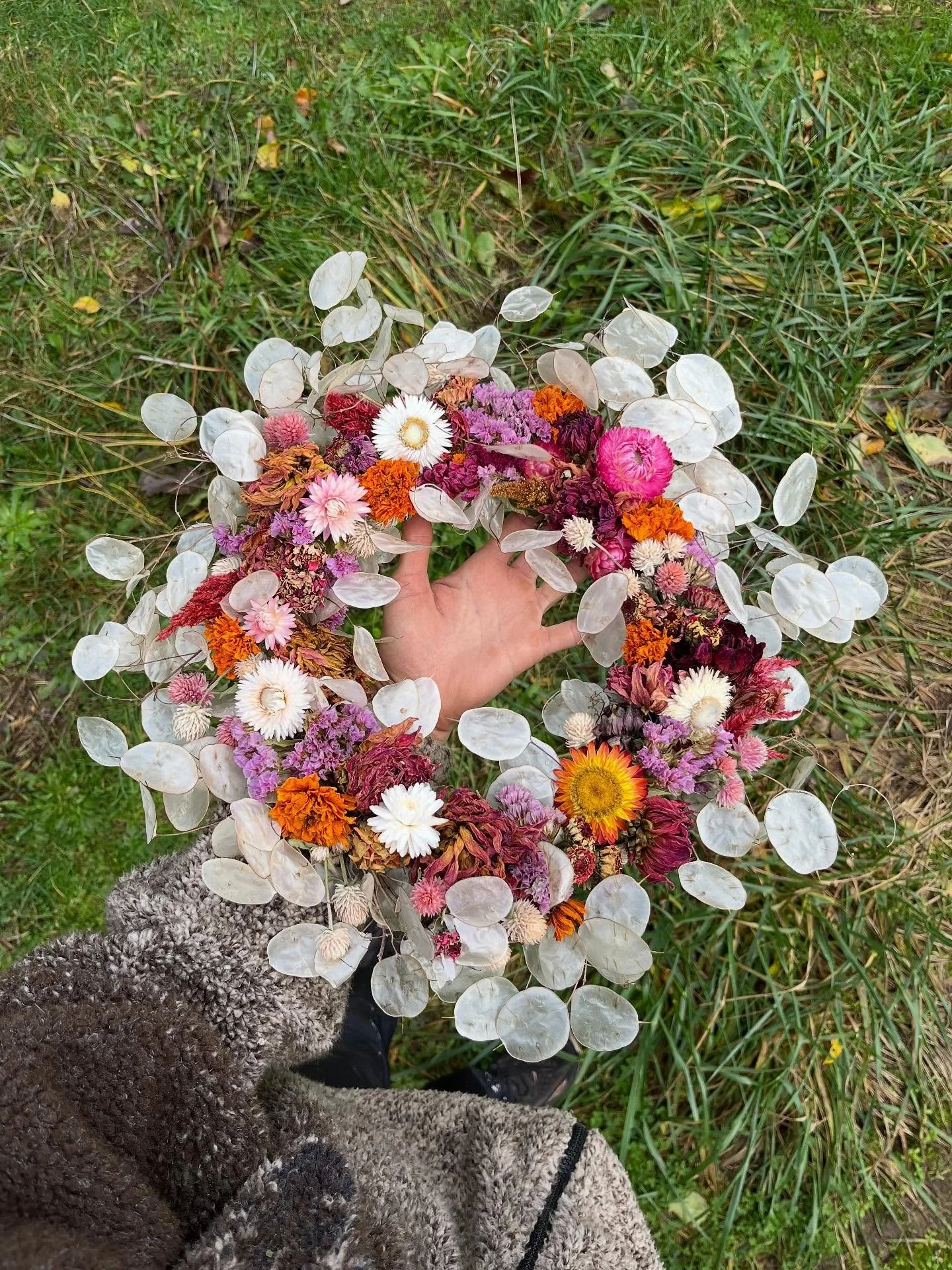 I&rsquo;ve been making wreaths like crazy!! Come to Obelisk this Saturday from 3-6 for the Autumn Market to grab yourself one. I&rsquo;ll have both dried and fresh holiday boxwood and evergreen wreaths (is it too soon??) There will be so much good st