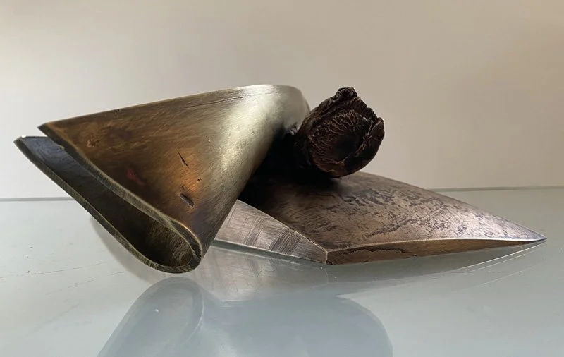 800PyxisAwry_strainer_side-pourcup_glass.jpg