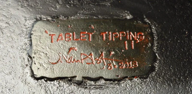 800Bongo_tablet tipping II_signature.jpg