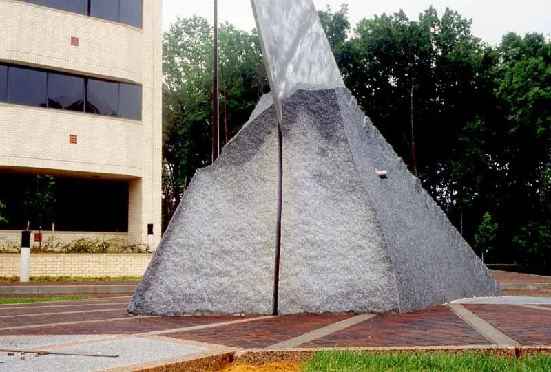 FIG5_800SRC Split stone center.jpg