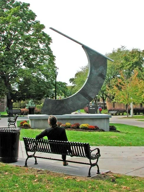 600ViaSolaris_bench.jpg
